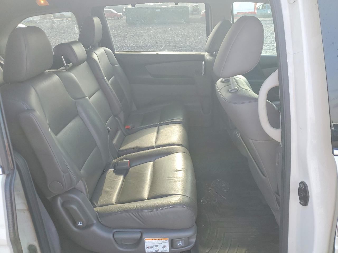 2015 Honda Odyssey Touring White vin: 5FNRL5H96FB020696