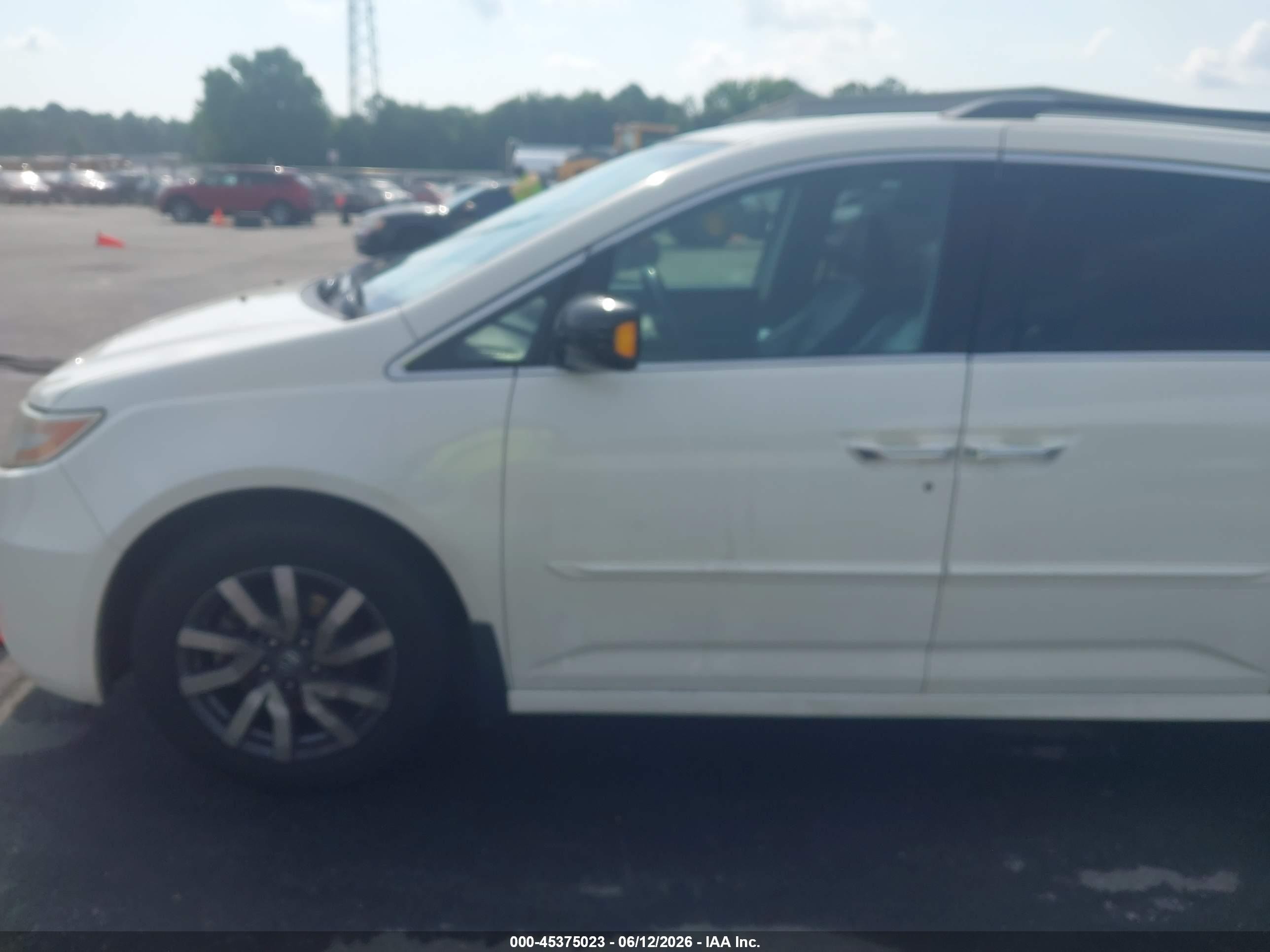 2012 Honda Odyssey Touring/touring Elite White vin: 5FNRL5H97CB077307