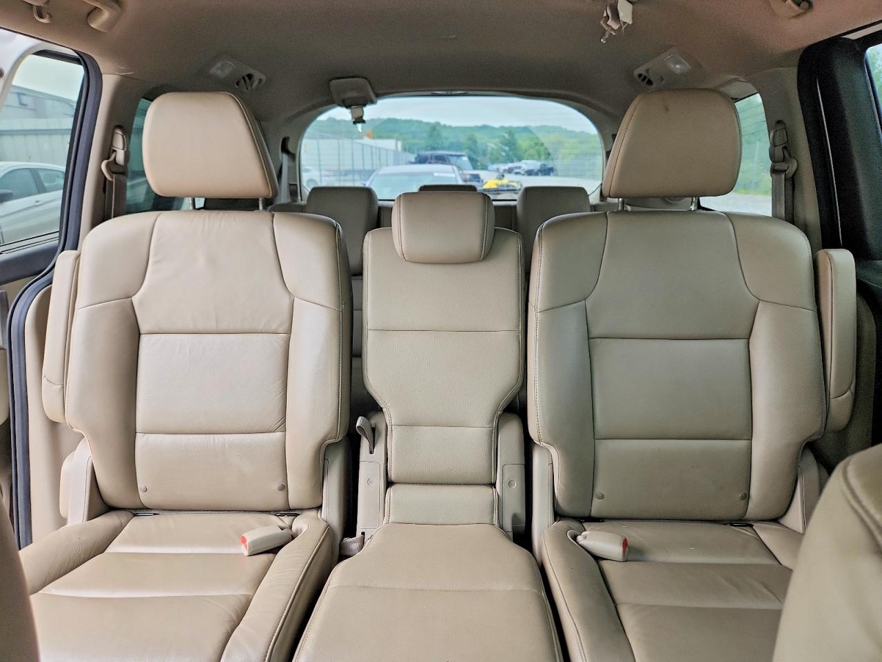 2012 Honda Odyssey Touring White vin: 5FNRL5H97CB115294