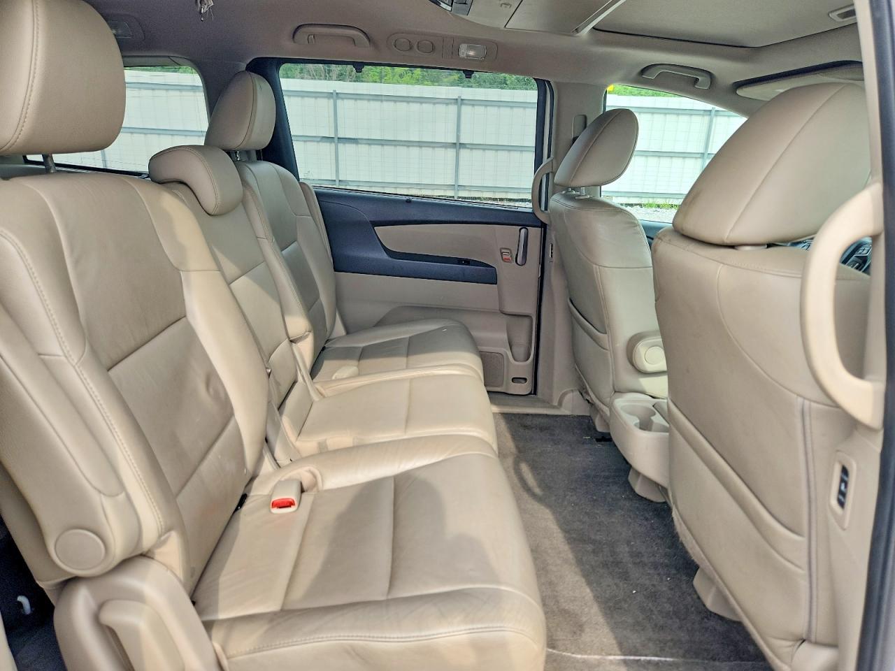 2012 Honda Odyssey Touring White vin: 5FNRL5H97CB115294