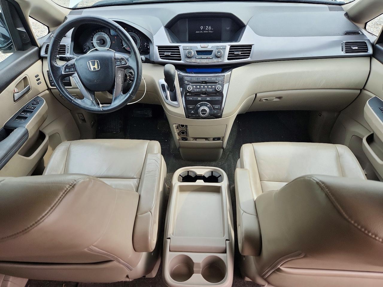 2012 Honda Odyssey Touring White vin: 5FNRL5H97CB115294