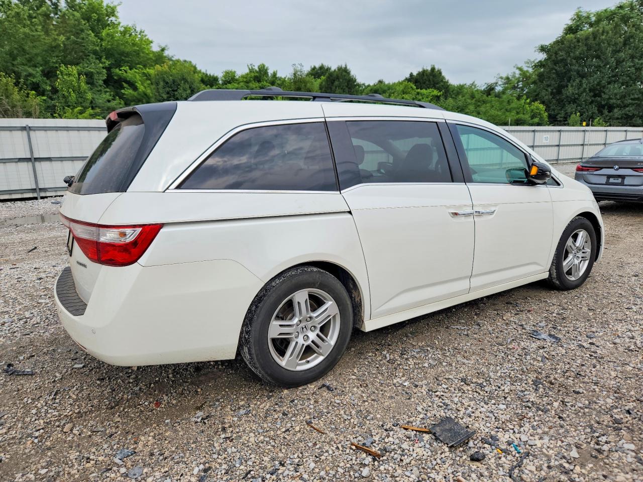 2012 Honda Odyssey Touring White vin: 5FNRL5H97CB115294