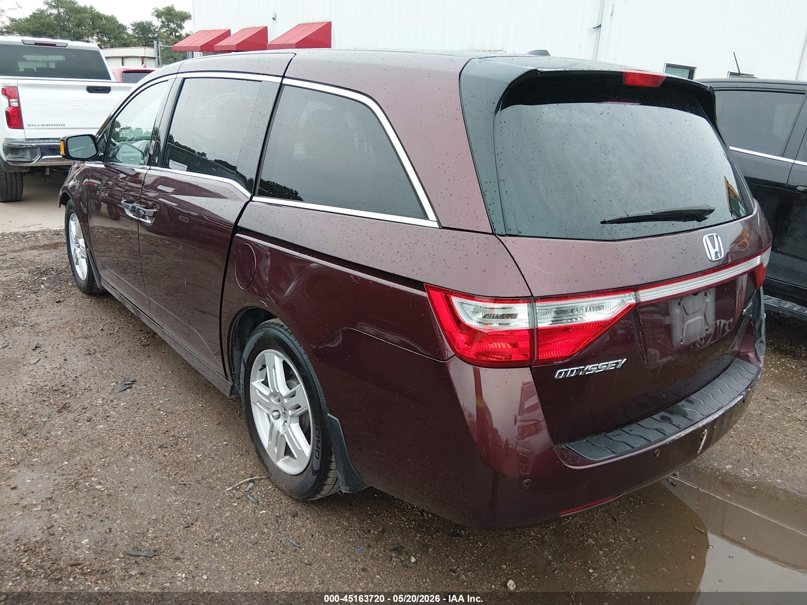 2013 Honda Odyssey Touring/touring Elite Burgundy vin: 5FNRL5H97DB022275