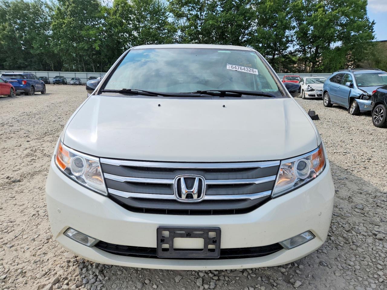 2013 Honda Odyssey Touring White vin: 5FNRL5H97DB040596