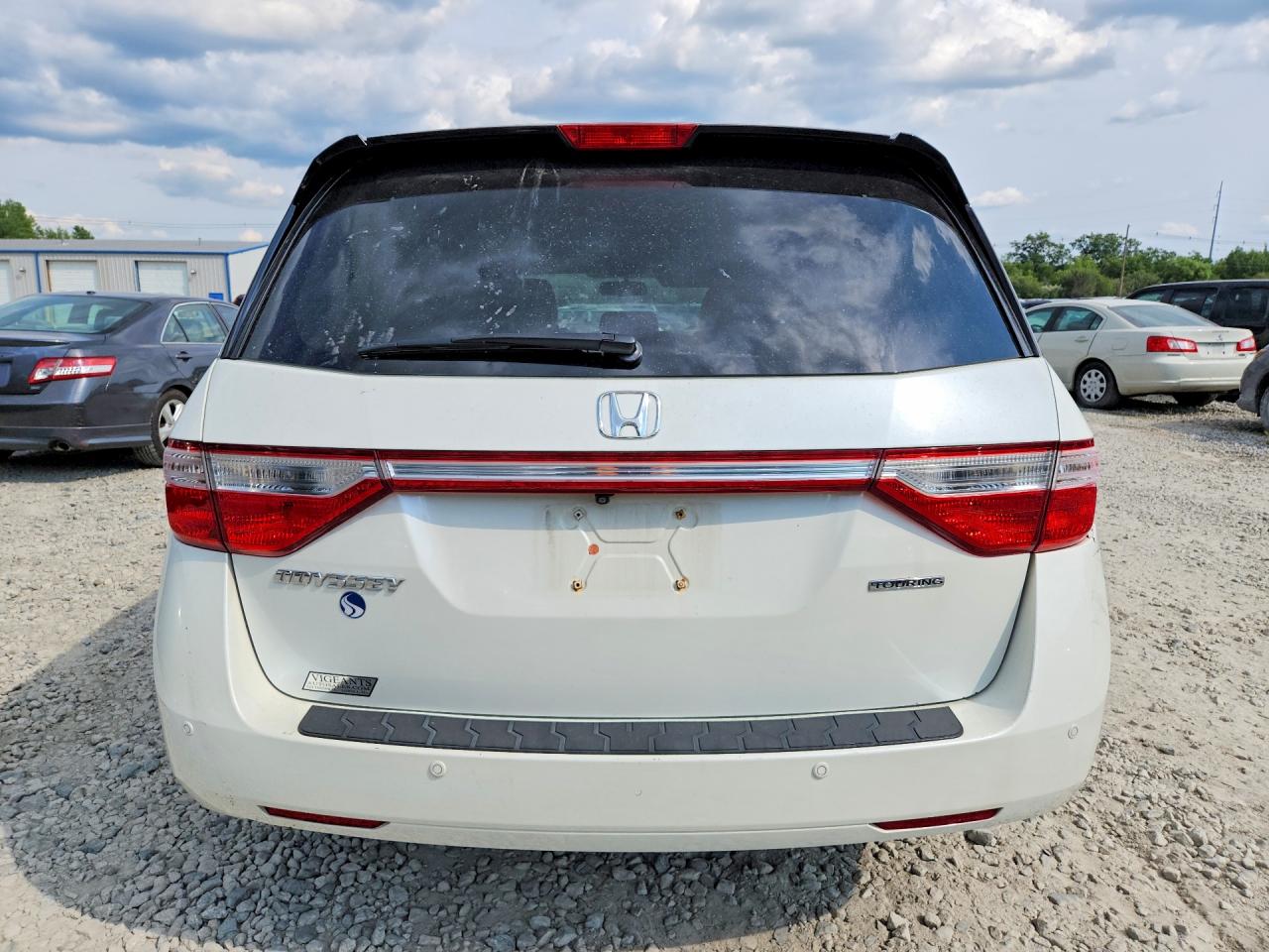 2013 Honda Odyssey Touring White vin: 5FNRL5H97DB040596