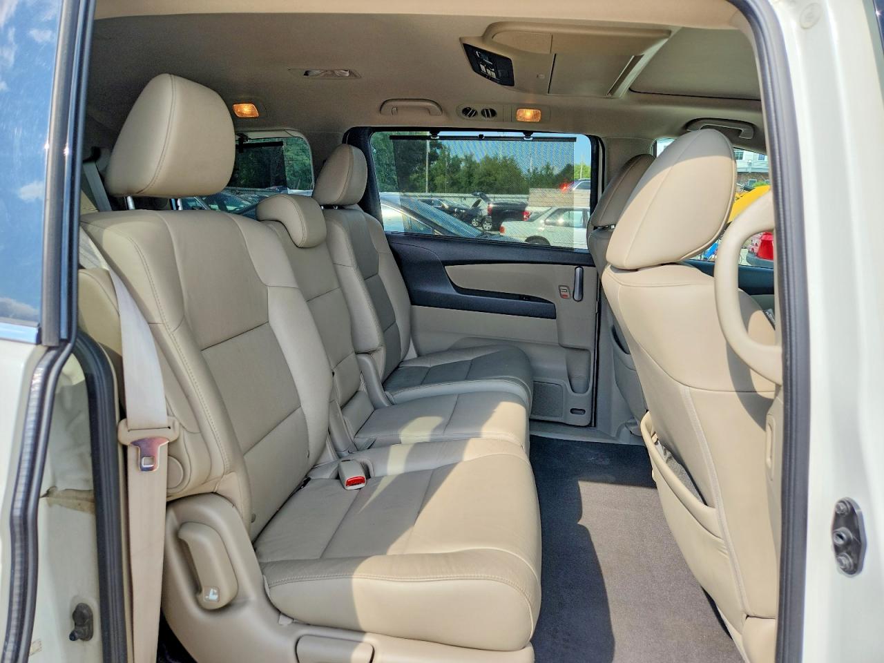2013 Honda Odyssey Touring White vin: 5FNRL5H97DB040596