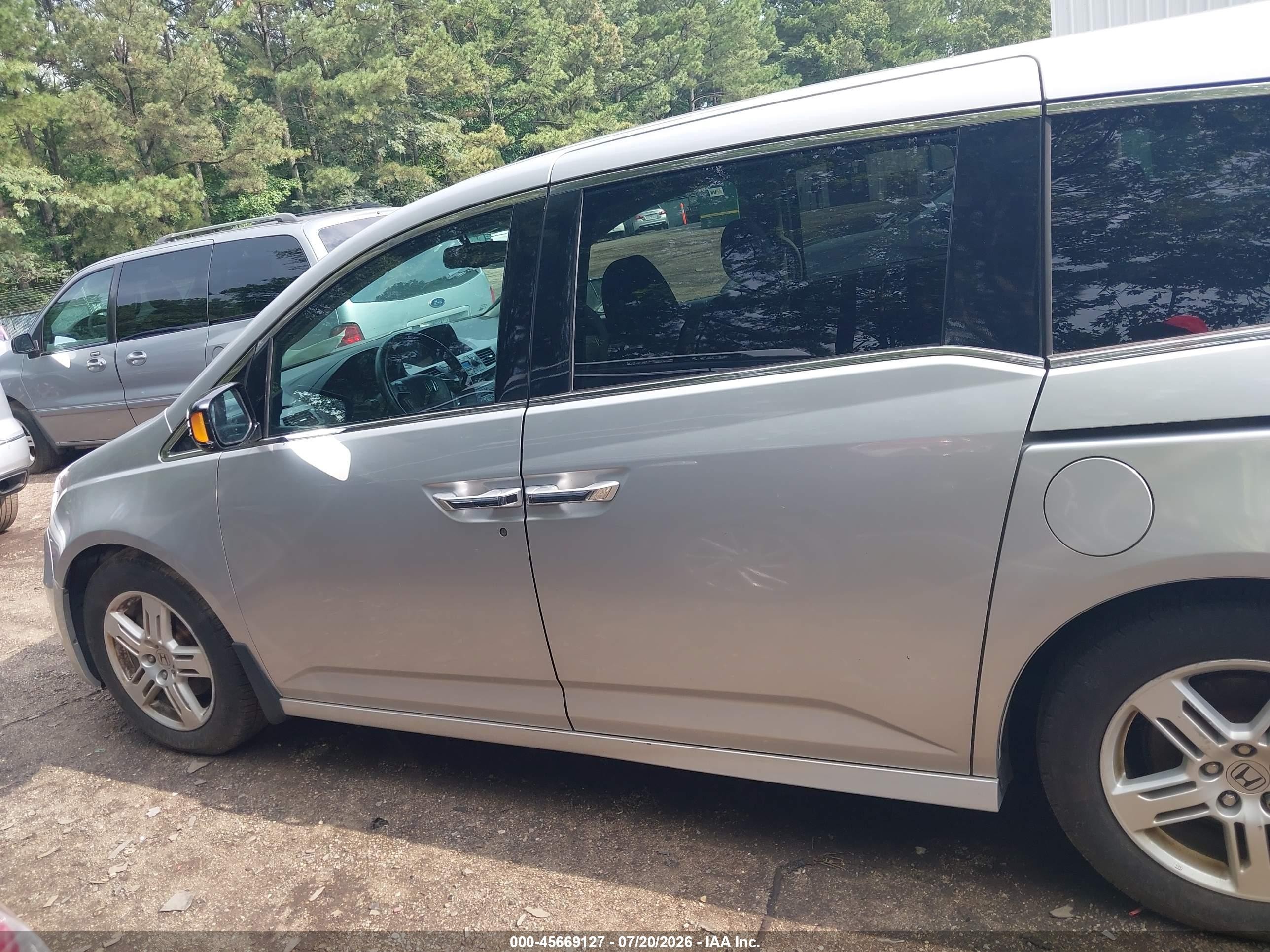 2013 Honda Odyssey Touring/touring Elite Silver vin: 5FNRL5H97DB043644