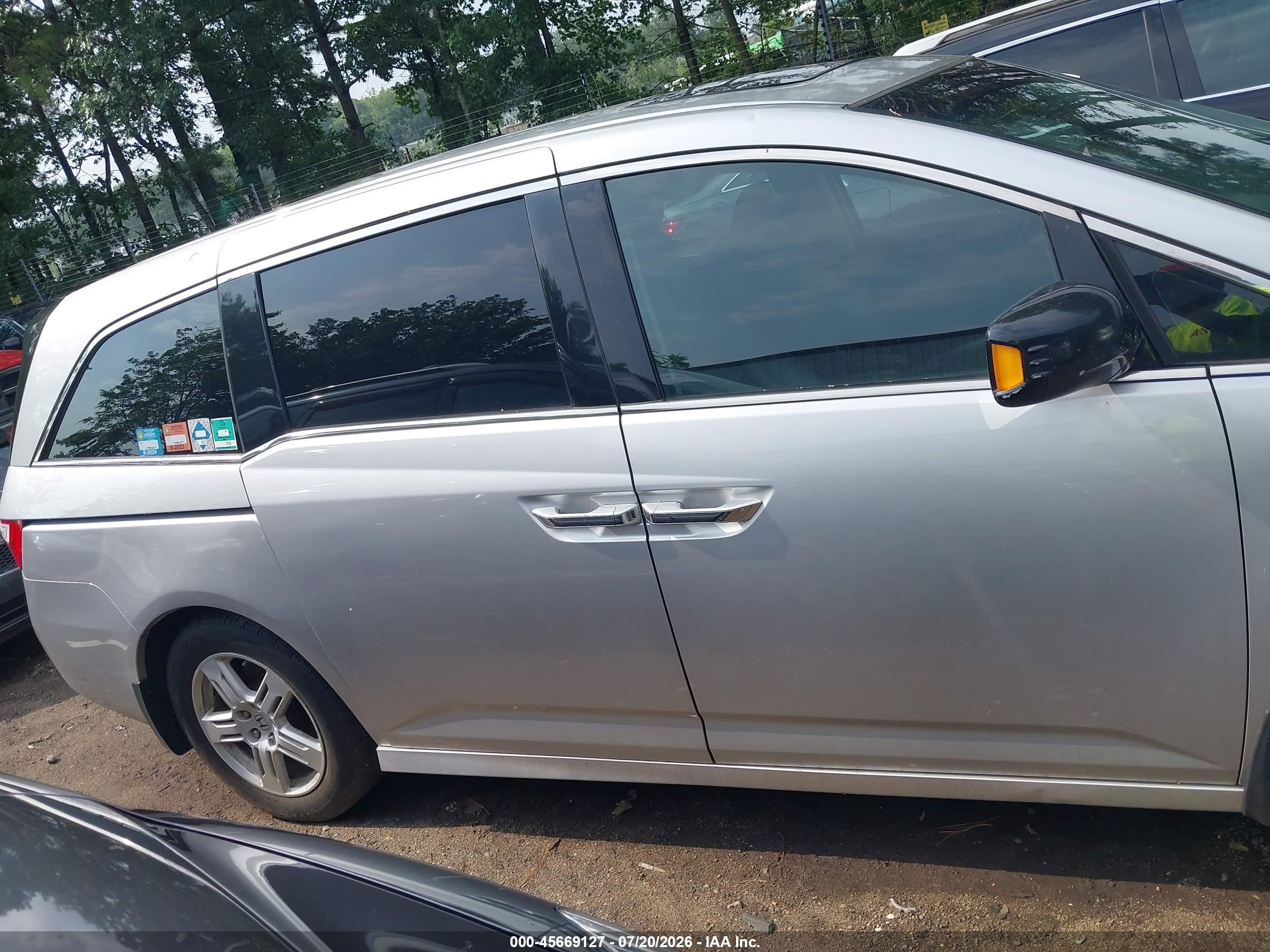2013 Honda Odyssey Touring/touring Elite Silver vin: 5FNRL5H97DB043644