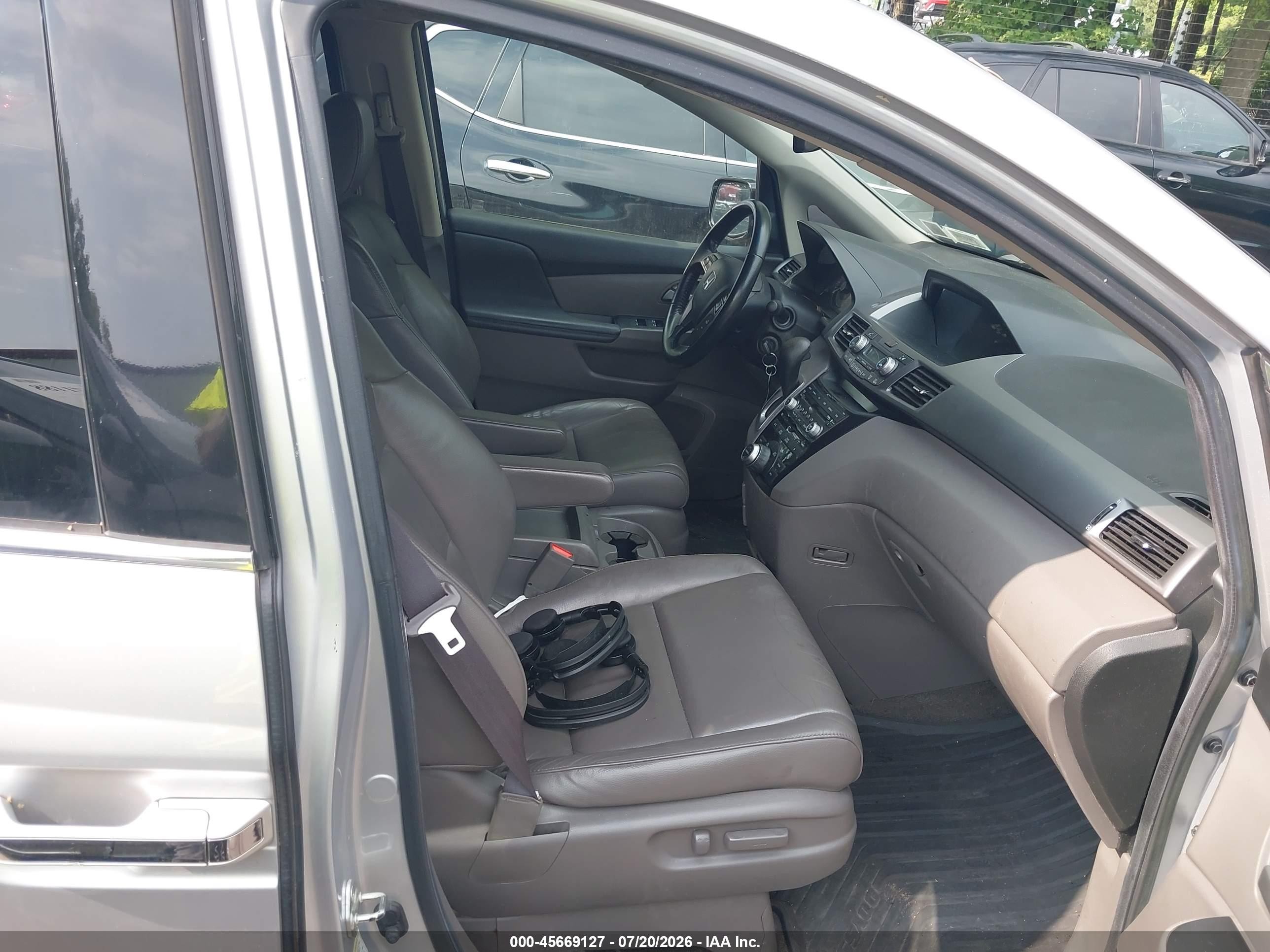 2013 Honda Odyssey Touring/touring Elite Silver vin: 5FNRL5H97DB043644