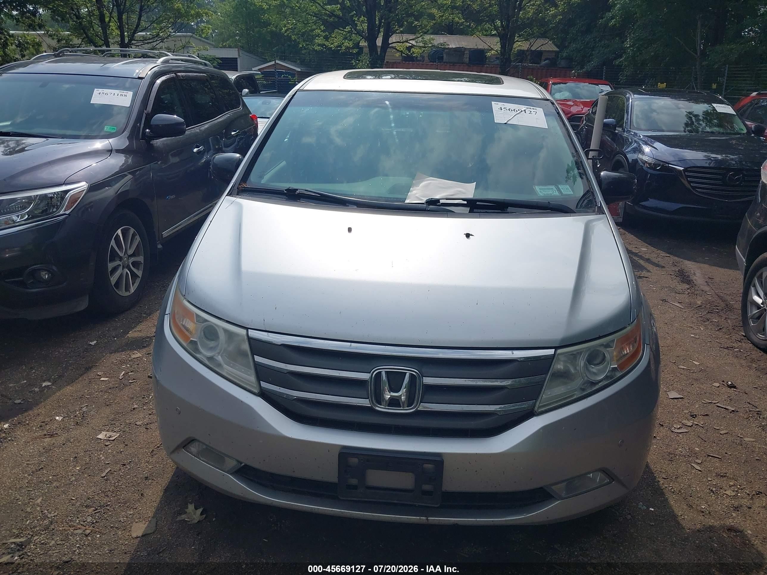 2013 Honda Odyssey Touring/touring Elite Silver vin: 5FNRL5H97DB043644