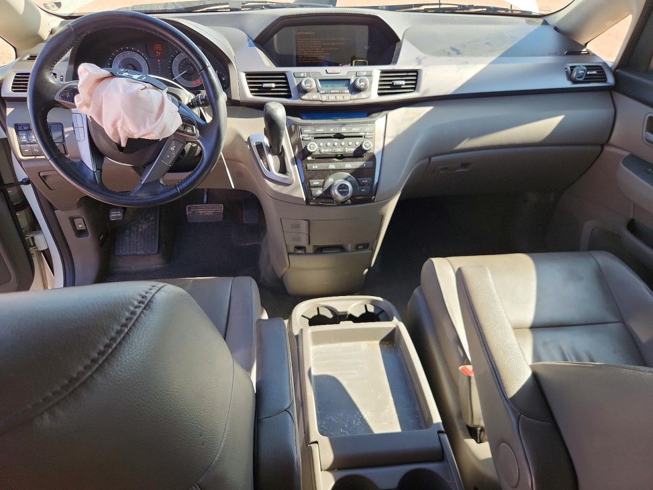 2013 Honda Odyssey Touring White vin: 5FNRL5H97DB073632