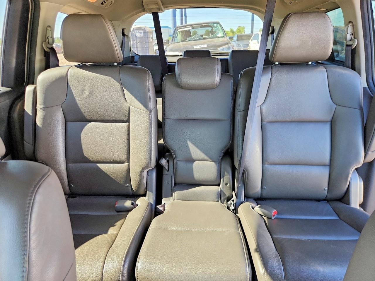2013 Honda Odyssey Touring White vin: 5FNRL5H97DB073632