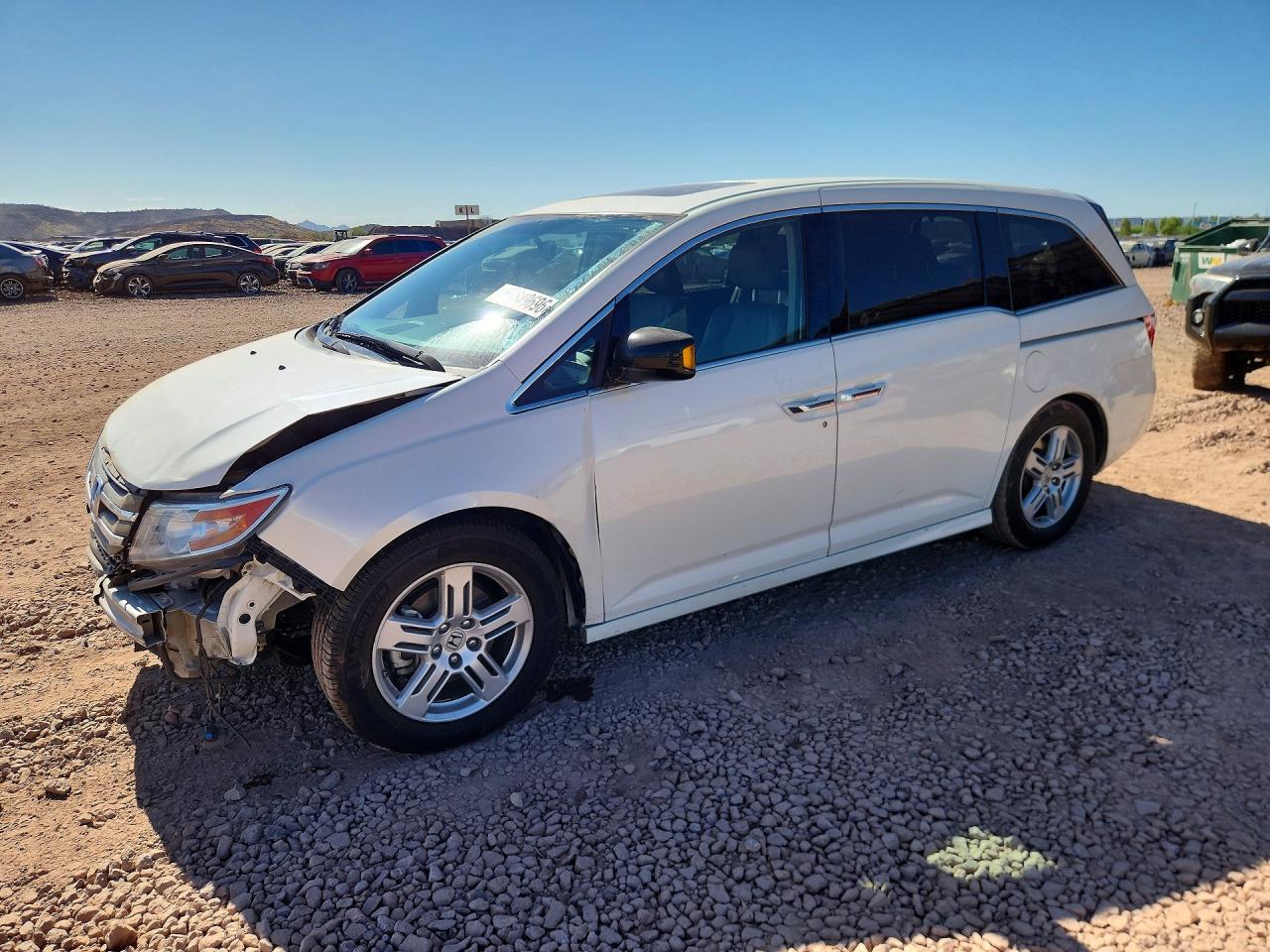 2013 Honda Odyssey Touring White vin: 5FNRL5H97DB073632