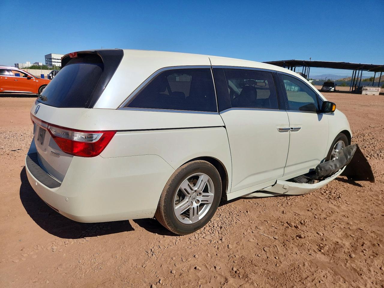 2013 Honda Odyssey Touring White vin: 5FNRL5H97DB073632