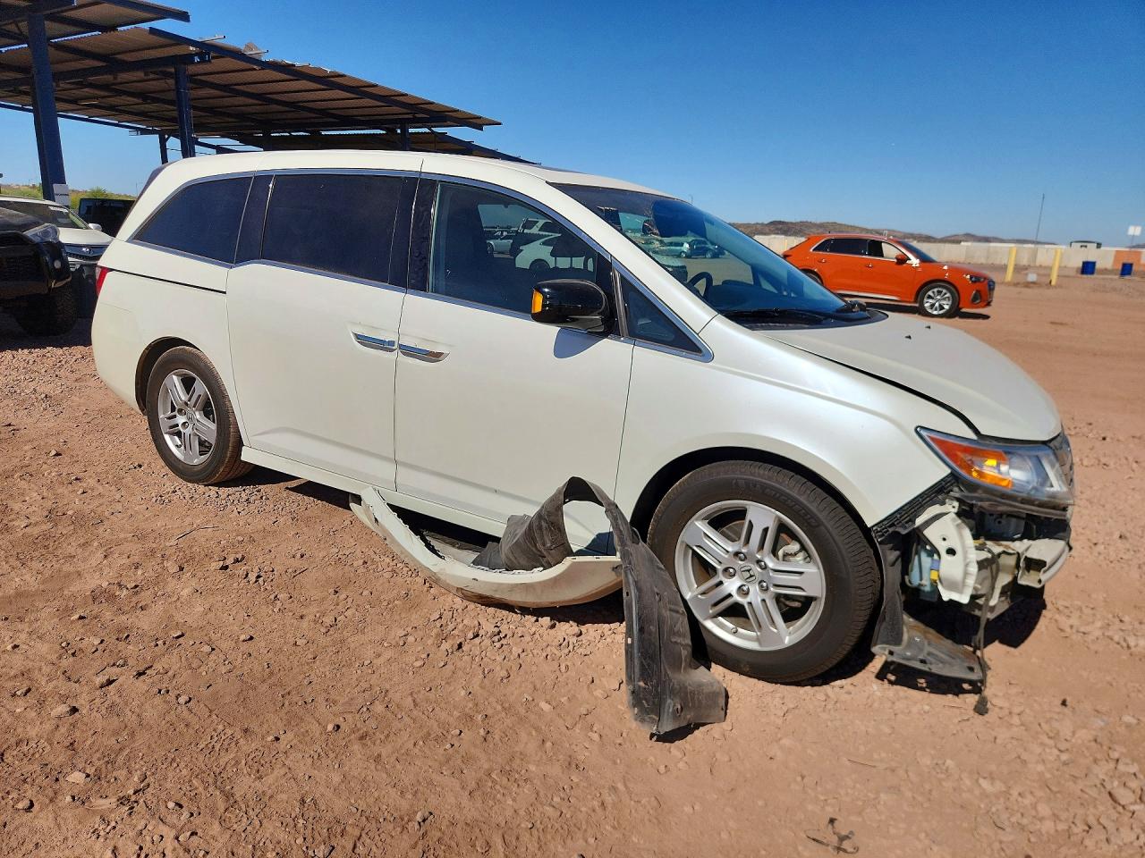 2013 Honda Odyssey Touring White vin: 5FNRL5H97DB073632