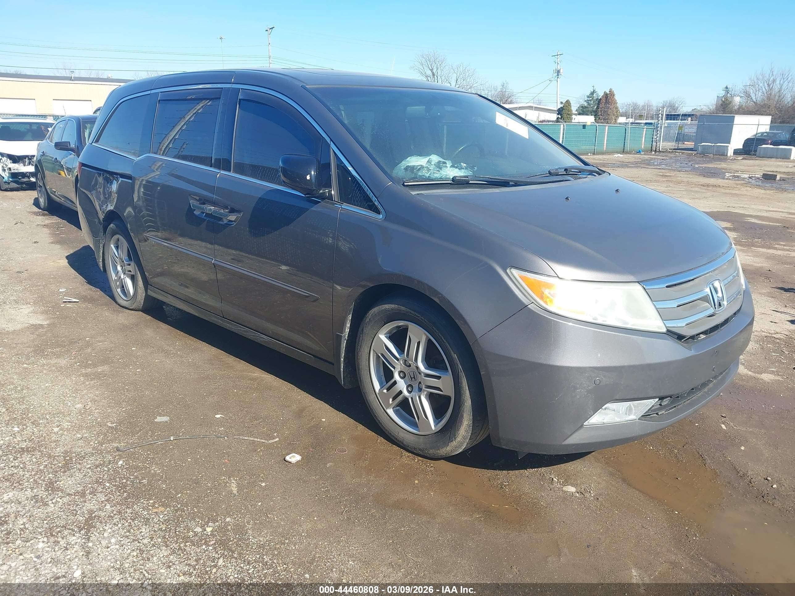 2013 Honda Odyssey Touring/touring Elite Gray vin: 5FNRL5H97DB078619