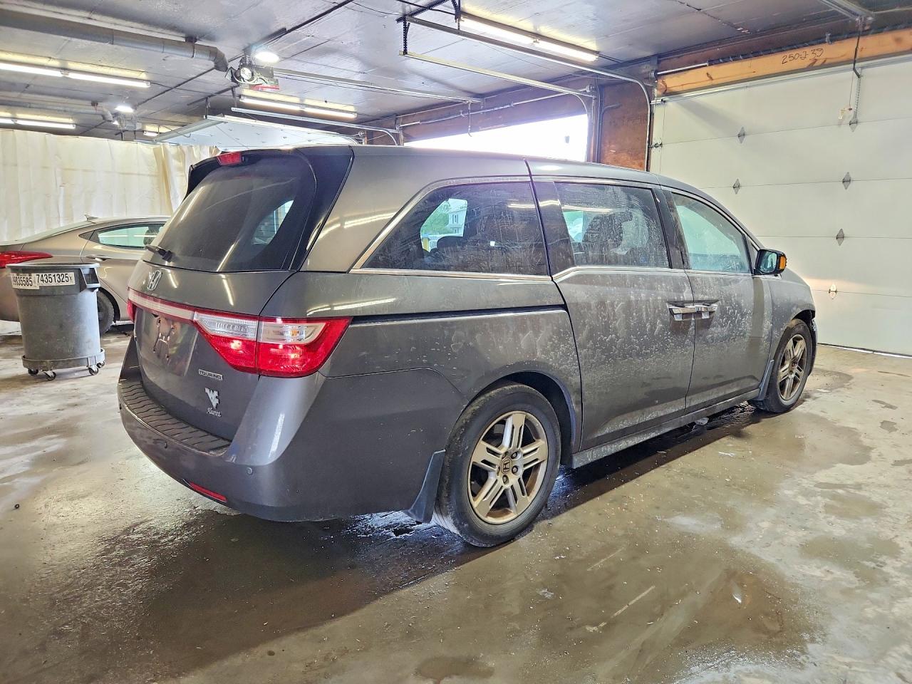 2013 Honda Odyssey Touring Gray vin: 5FNRL5H97DB078622