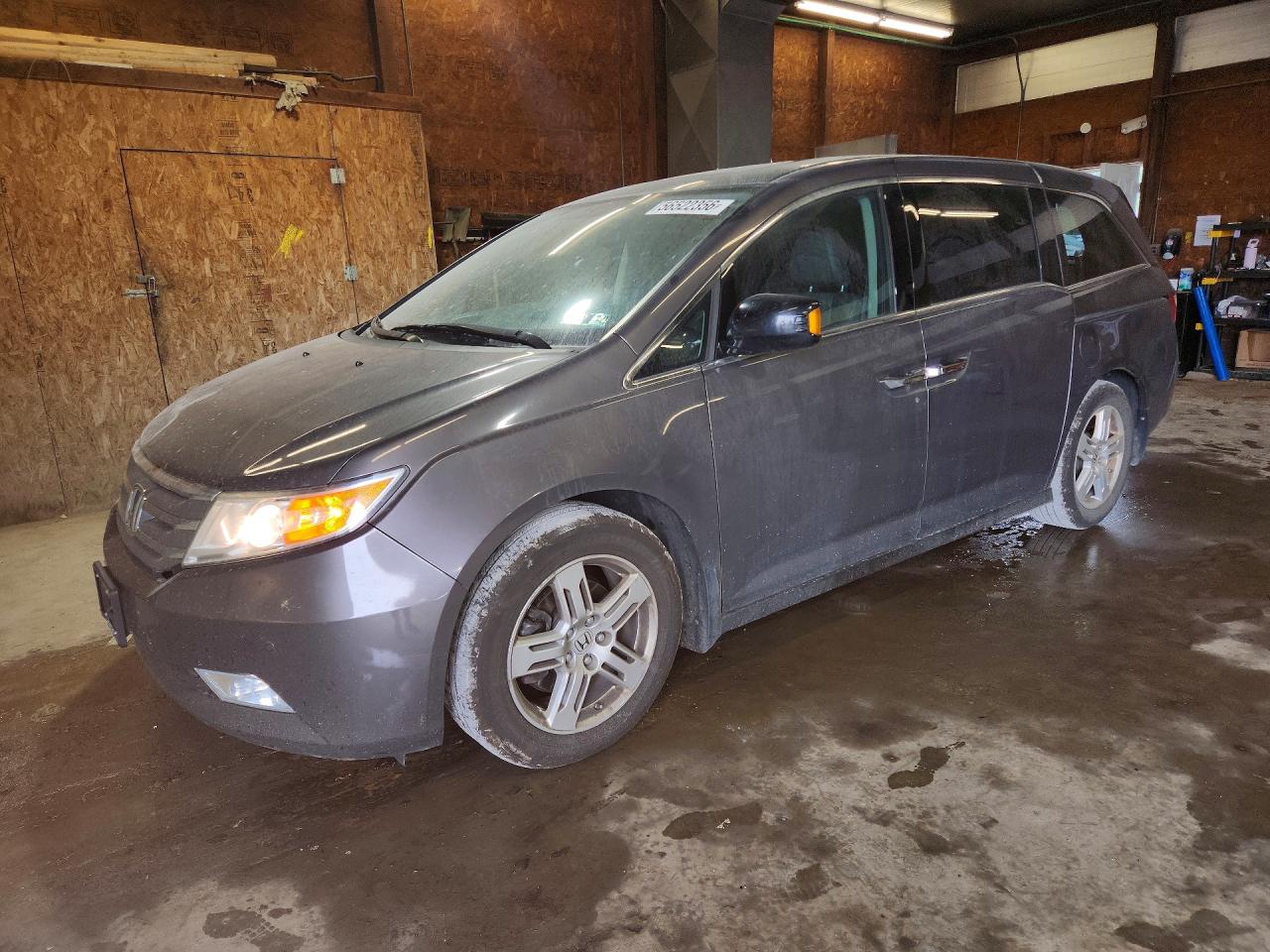 2013 Honda Odyssey Touring Gray vin: 5FNRL5H97DB078622