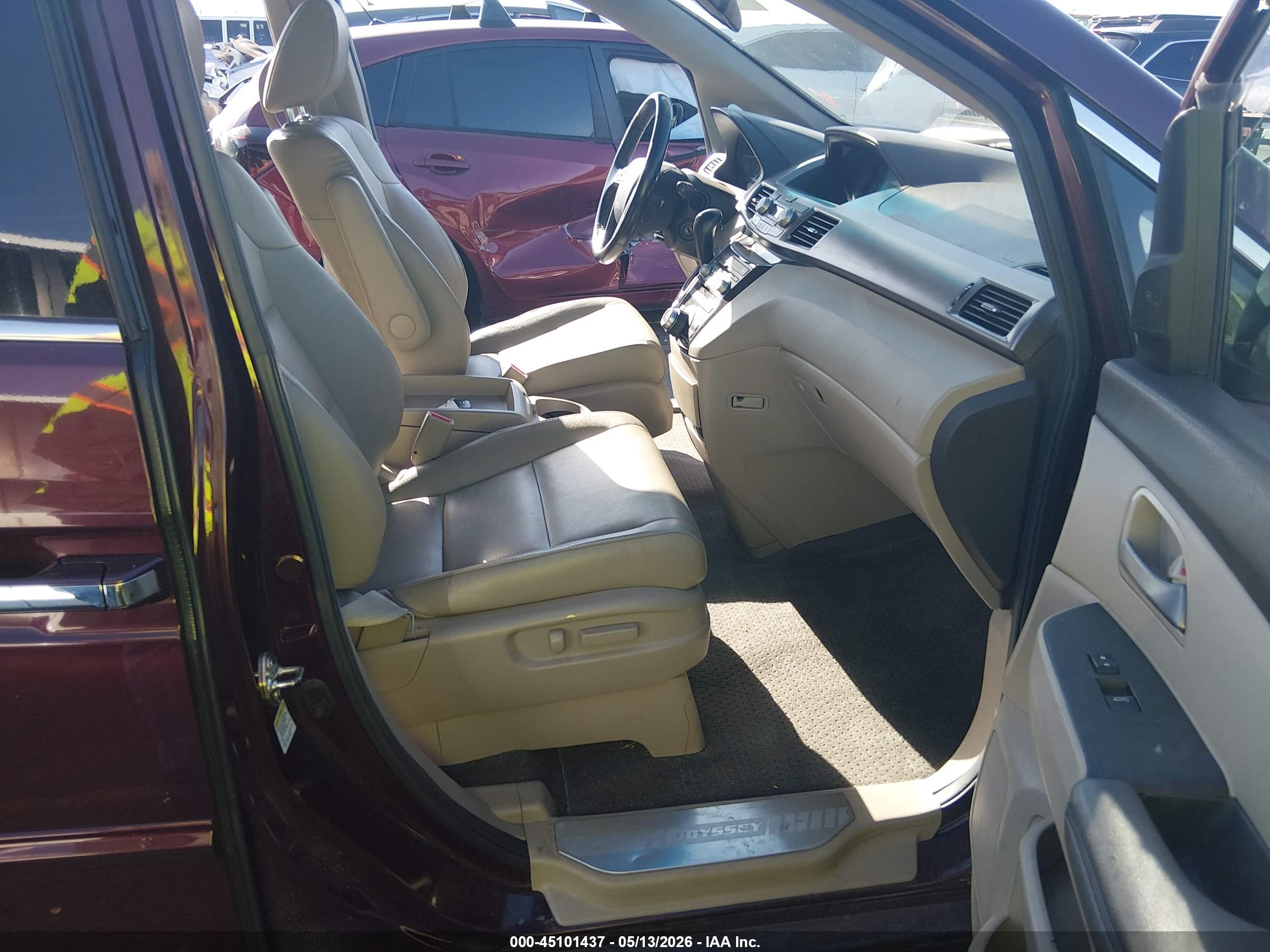 2013 Honda Odyssey Touring/touring Elite Maroon vin: 5FNRL5H97DB079530