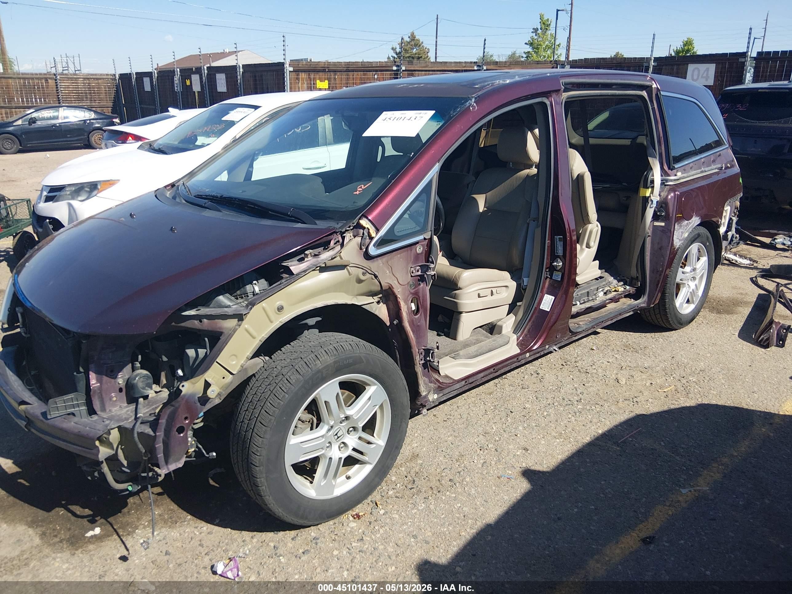 2013 Honda Odyssey Touring/touring Elite Maroon vin: 5FNRL5H97DB079530