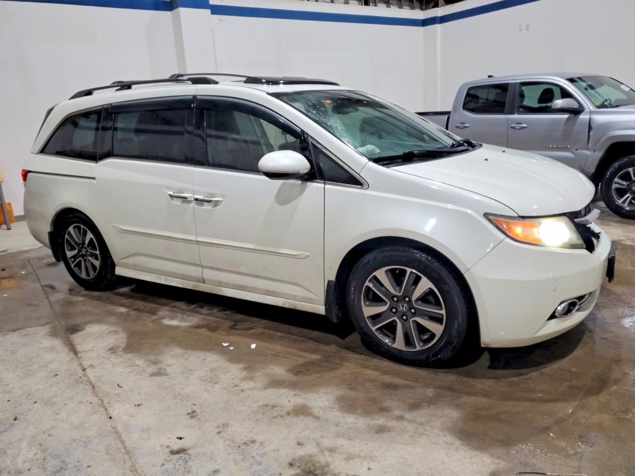 2014 Honda Odyssey Touring/touring Elite White vin: 5FNRL5H97EB093915