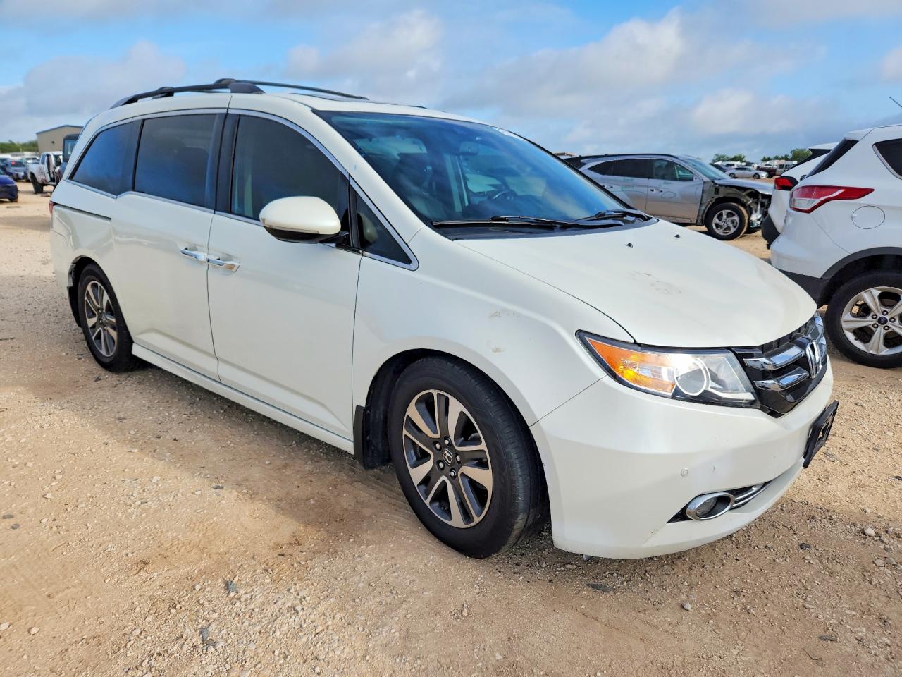 2015 Honda Odyssey Touring White vin: 5FNRL5H97FB033568