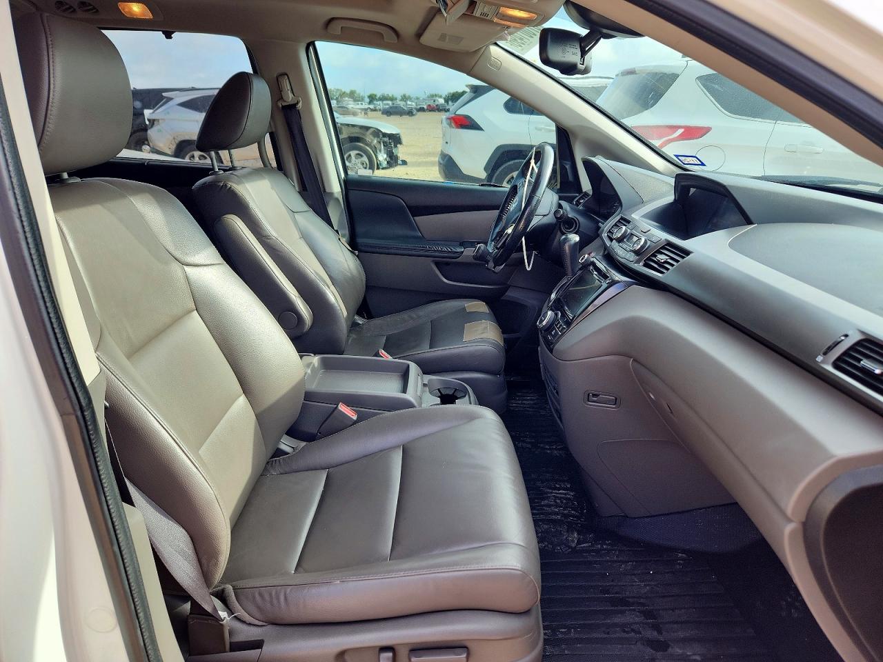 2015 Honda Odyssey Touring White vin: 5FNRL5H97FB033568