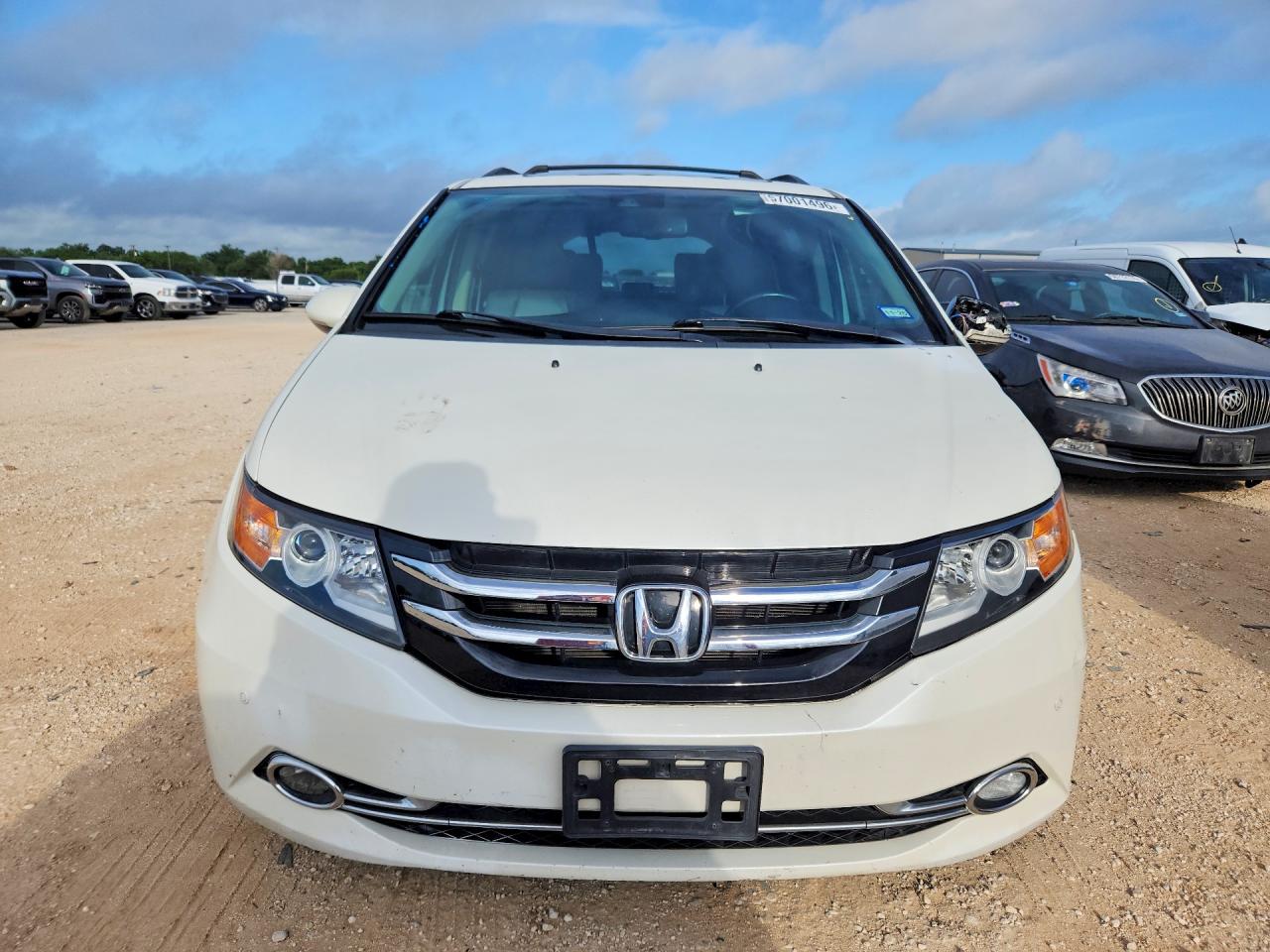 2015 Honda Odyssey Touring White vin: 5FNRL5H97FB033568