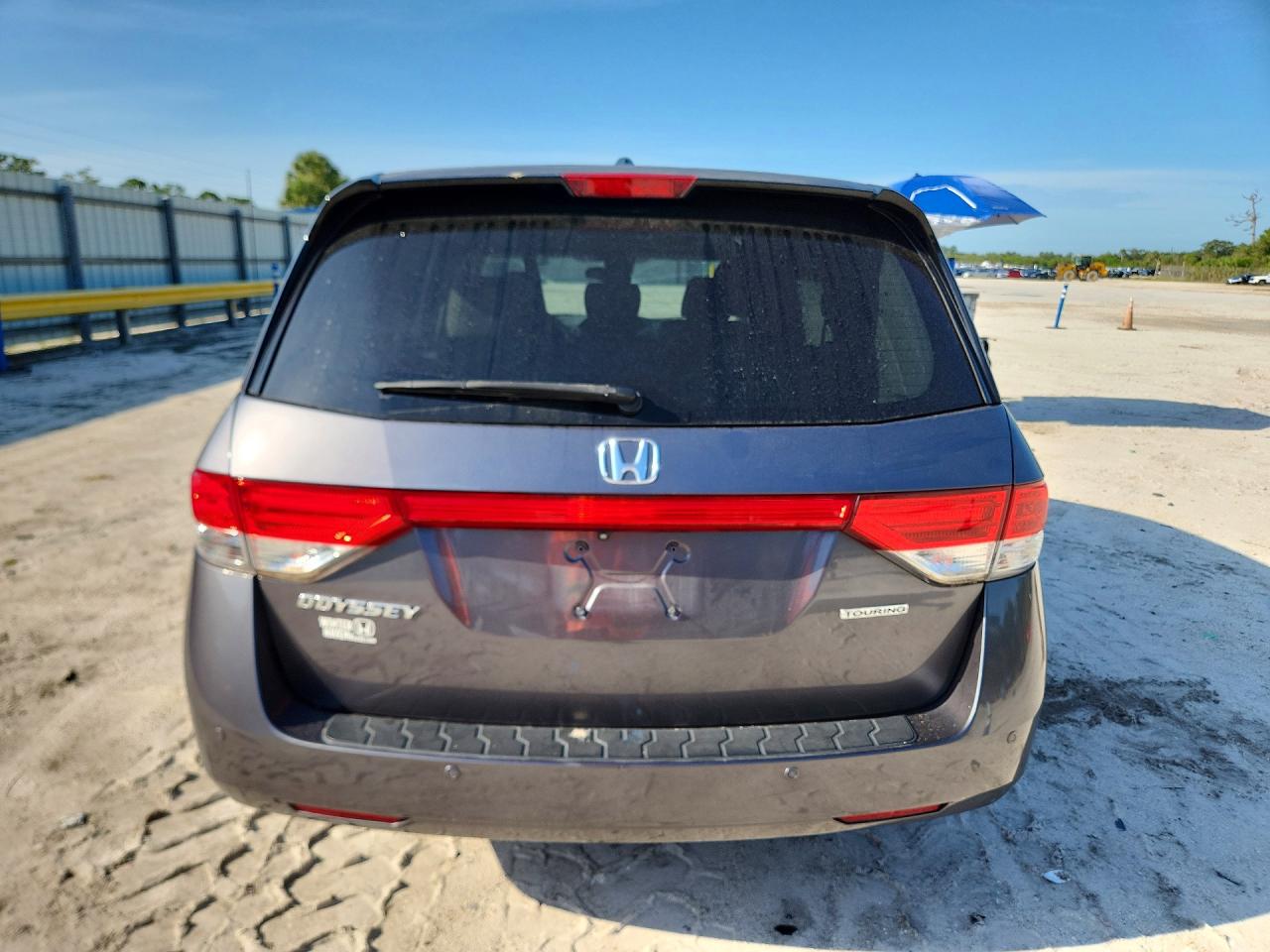 2015 Honda Odyssey Touring Gray vin: 5FNRL5H97FB070152
