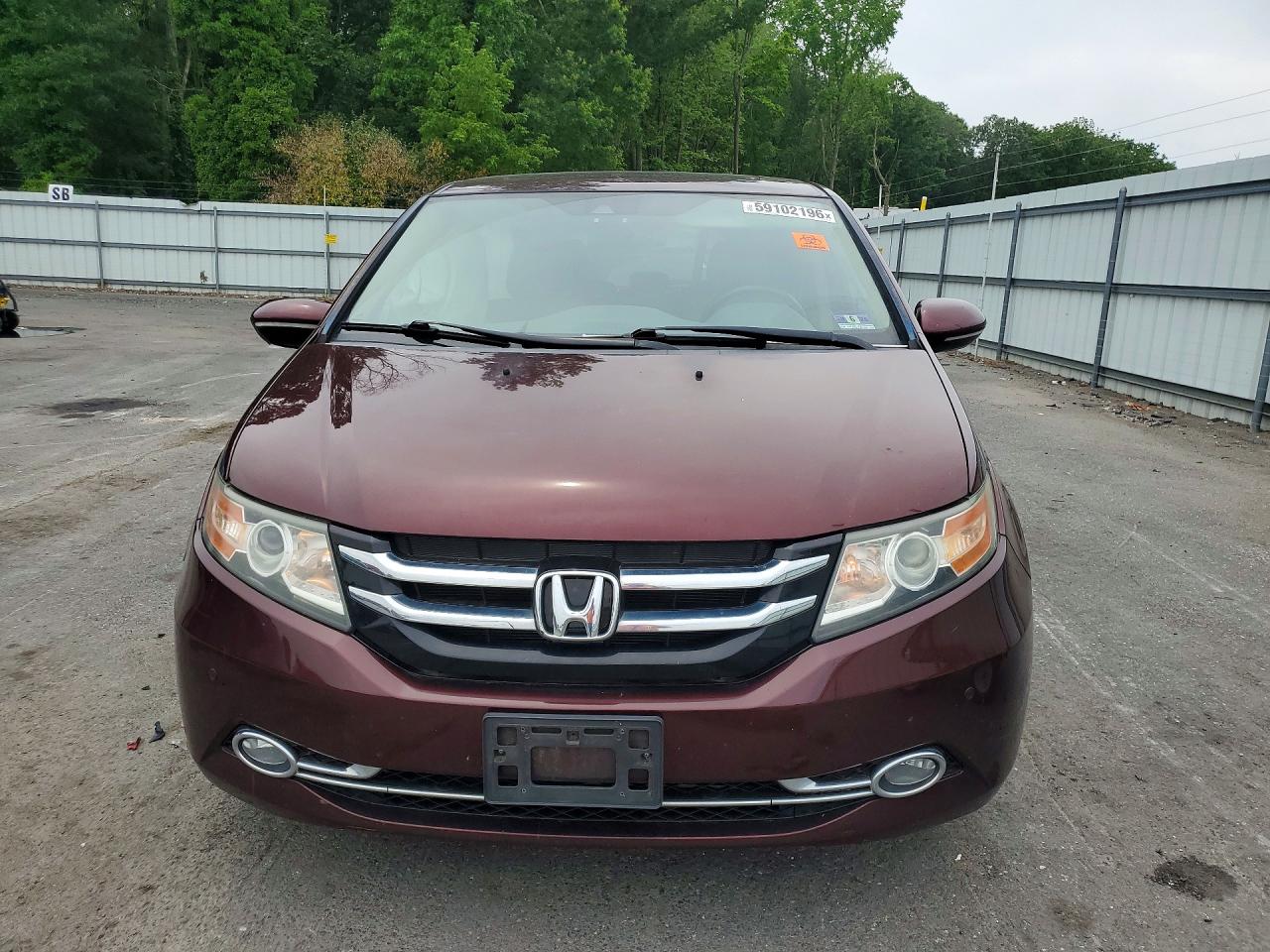 2015 Honda Odyssey Touring Burgundy vin: 5FNRL5H97FB108740