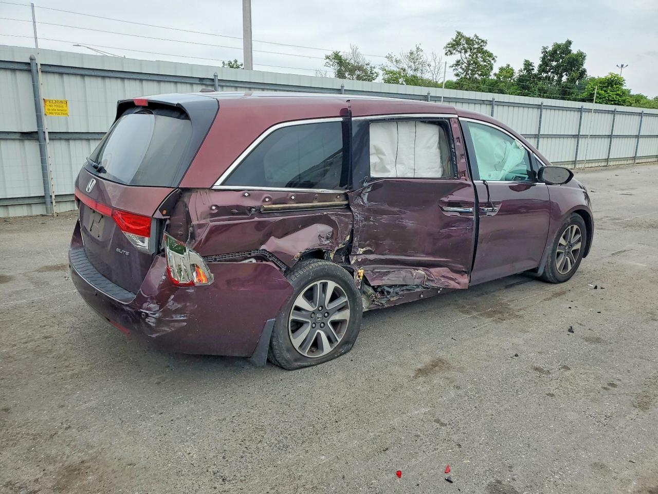 2015 Honda Odyssey Touring Burgundy vin: 5FNRL5H97FB108740