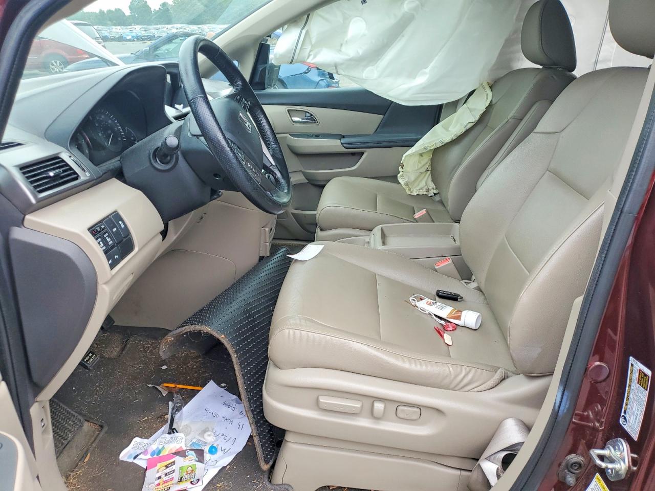 2015 Honda Odyssey Touring Burgundy vin: 5FNRL5H97FB108740