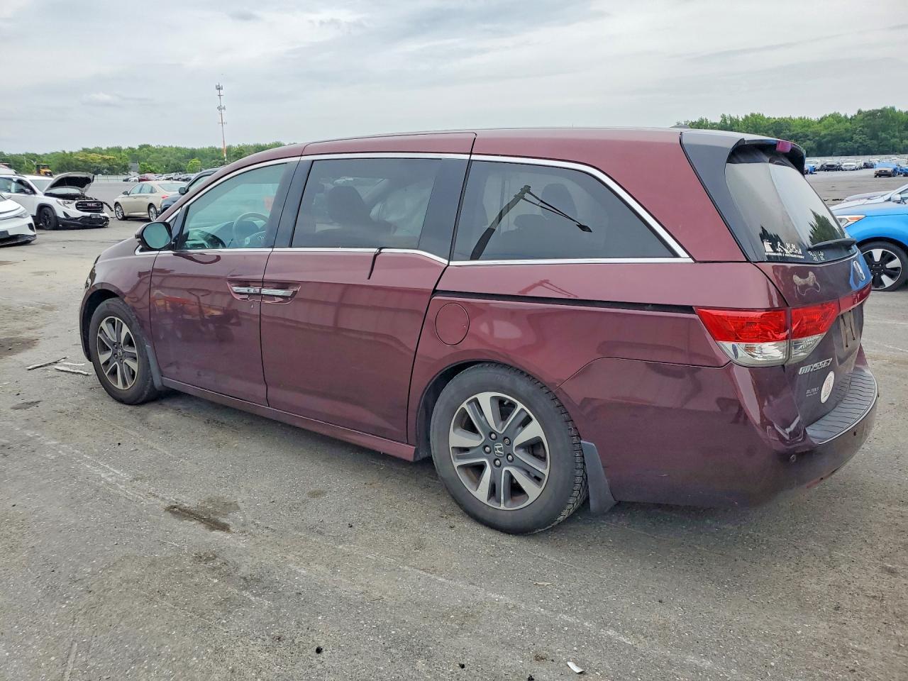2015 Honda Odyssey Touring Burgundy vin: 5FNRL5H97FB108740
