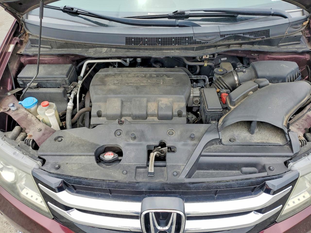 2015 Honda Odyssey Touring Burgundy vin: 5FNRL5H97FB108740
