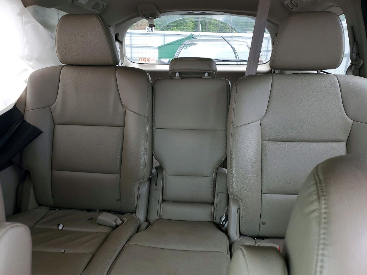 2015 Honda Odyssey Touring Burgundy vin: 5FNRL5H97FB108740