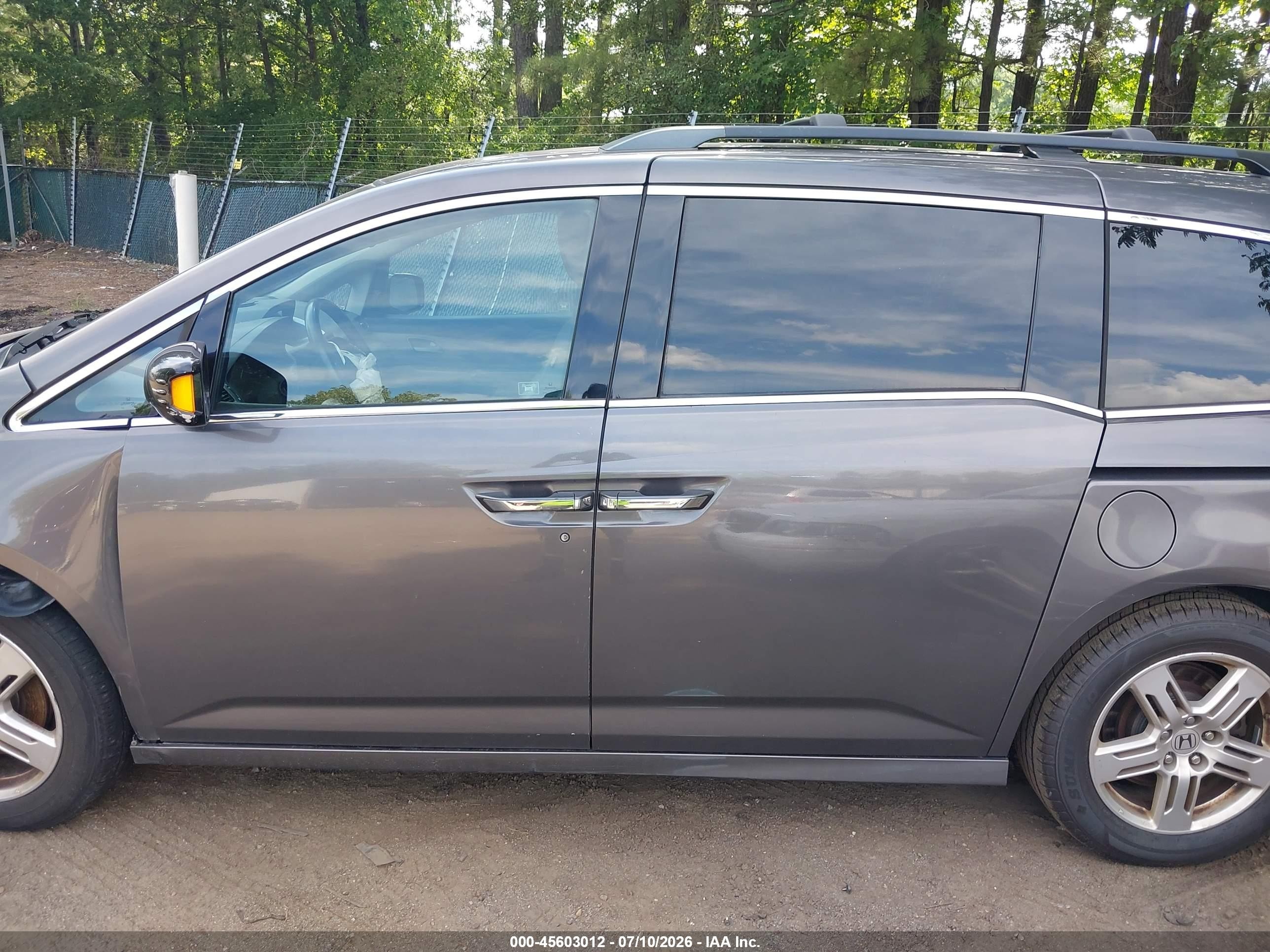 2011 Honda Odyssey Touring/touring Elite Gray vin: 5FNRL5H98BB008821