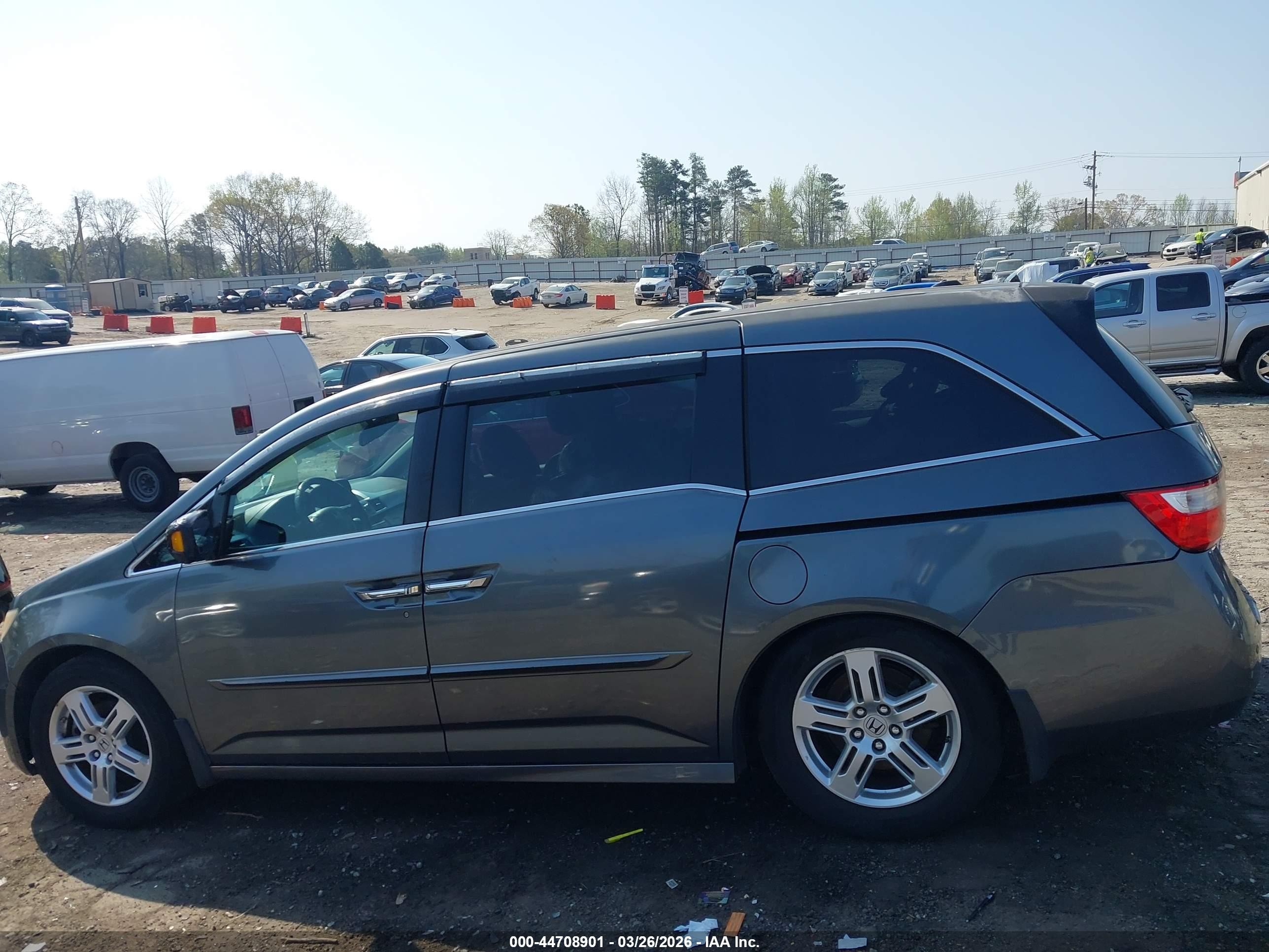 2011 Honda Odyssey Touring/touring Elite Gray vin: 5FNRL5H98BB036537