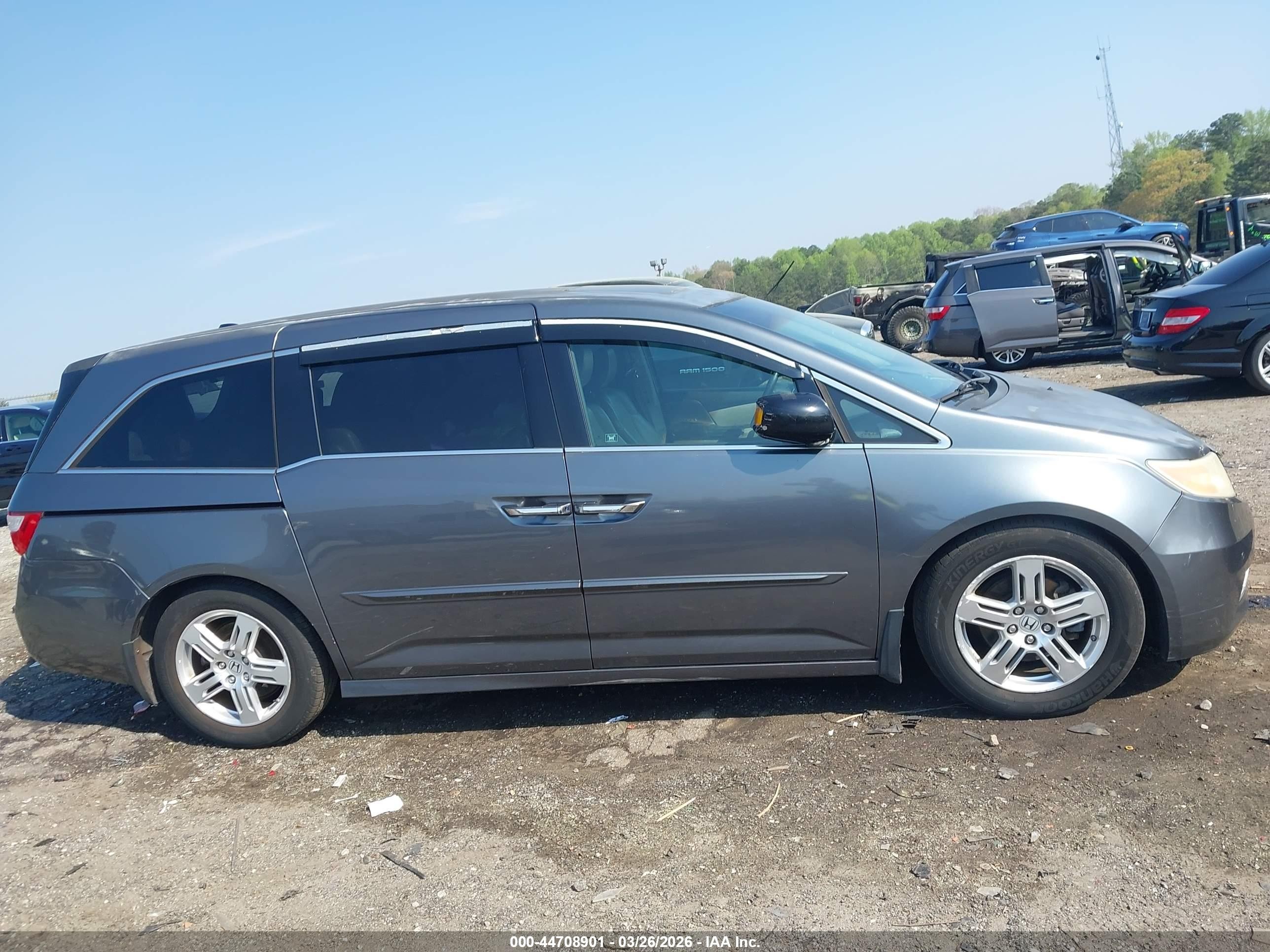 2011 Honda Odyssey Touring/touring Elite Gray vin: 5FNRL5H98BB036537