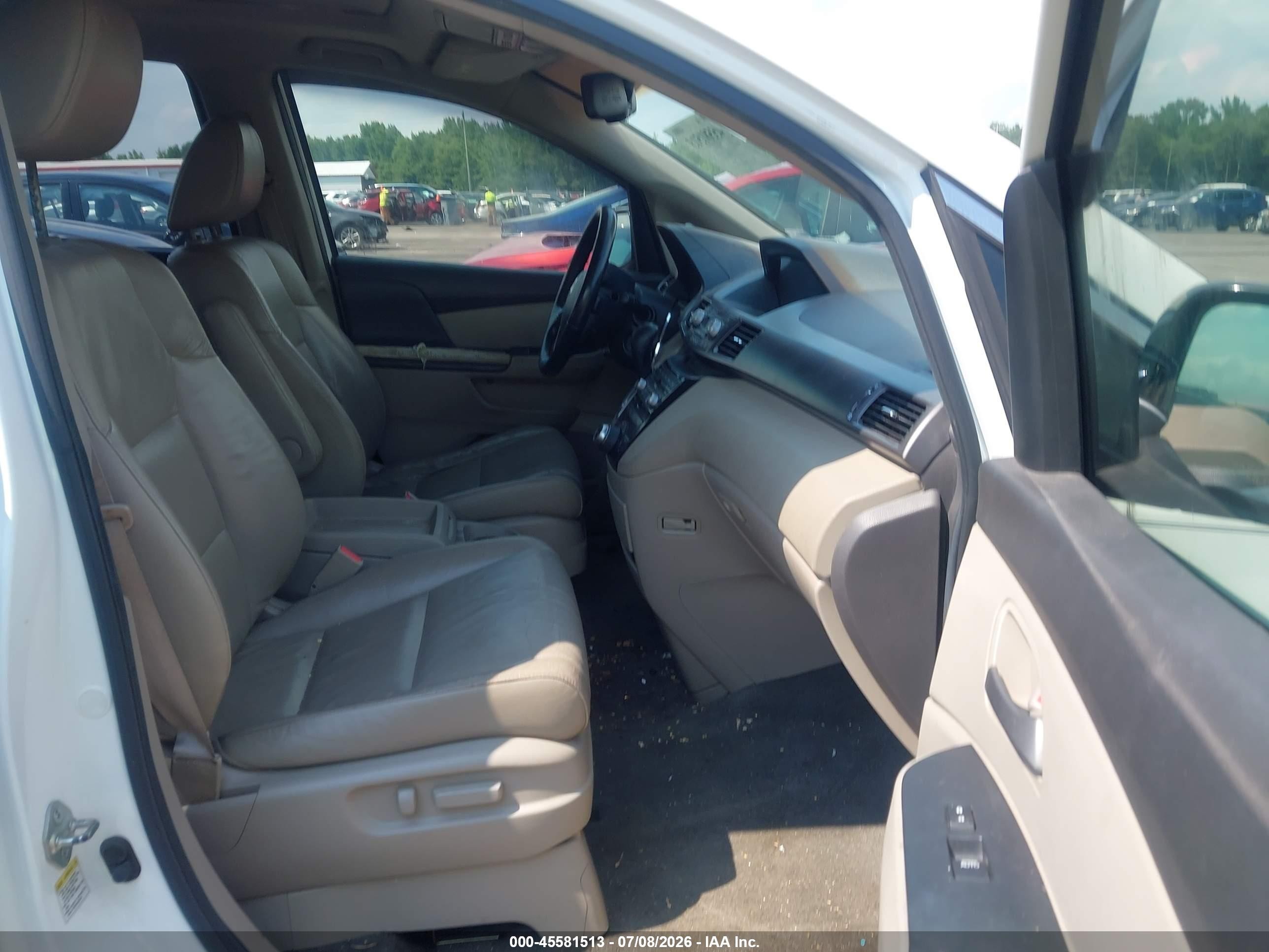 2011 Honda Odyssey Touring/touring Elite White vin: 5FNRL5H98BB038272