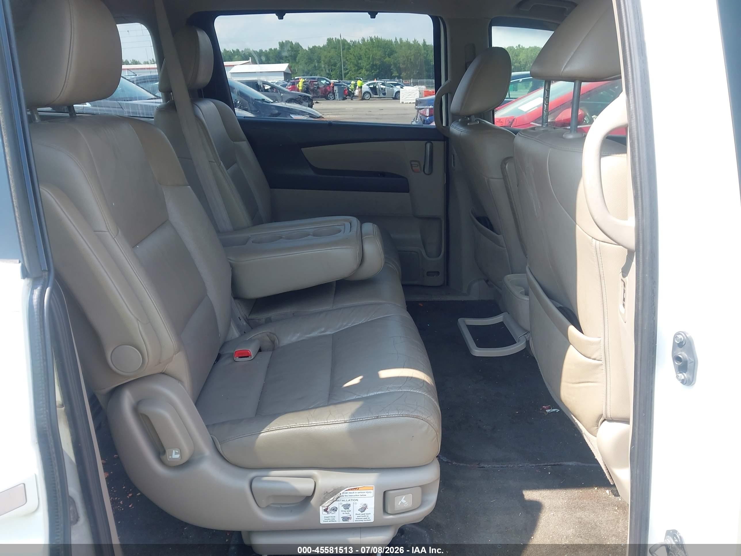 2011 Honda Odyssey Touring/touring Elite White vin: 5FNRL5H98BB038272