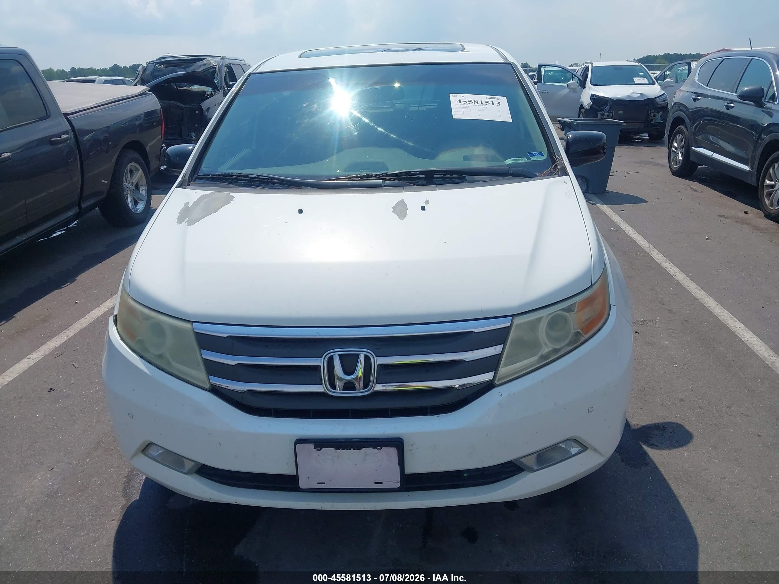 2011 Honda Odyssey Touring/touring Elite White vin: 5FNRL5H98BB038272