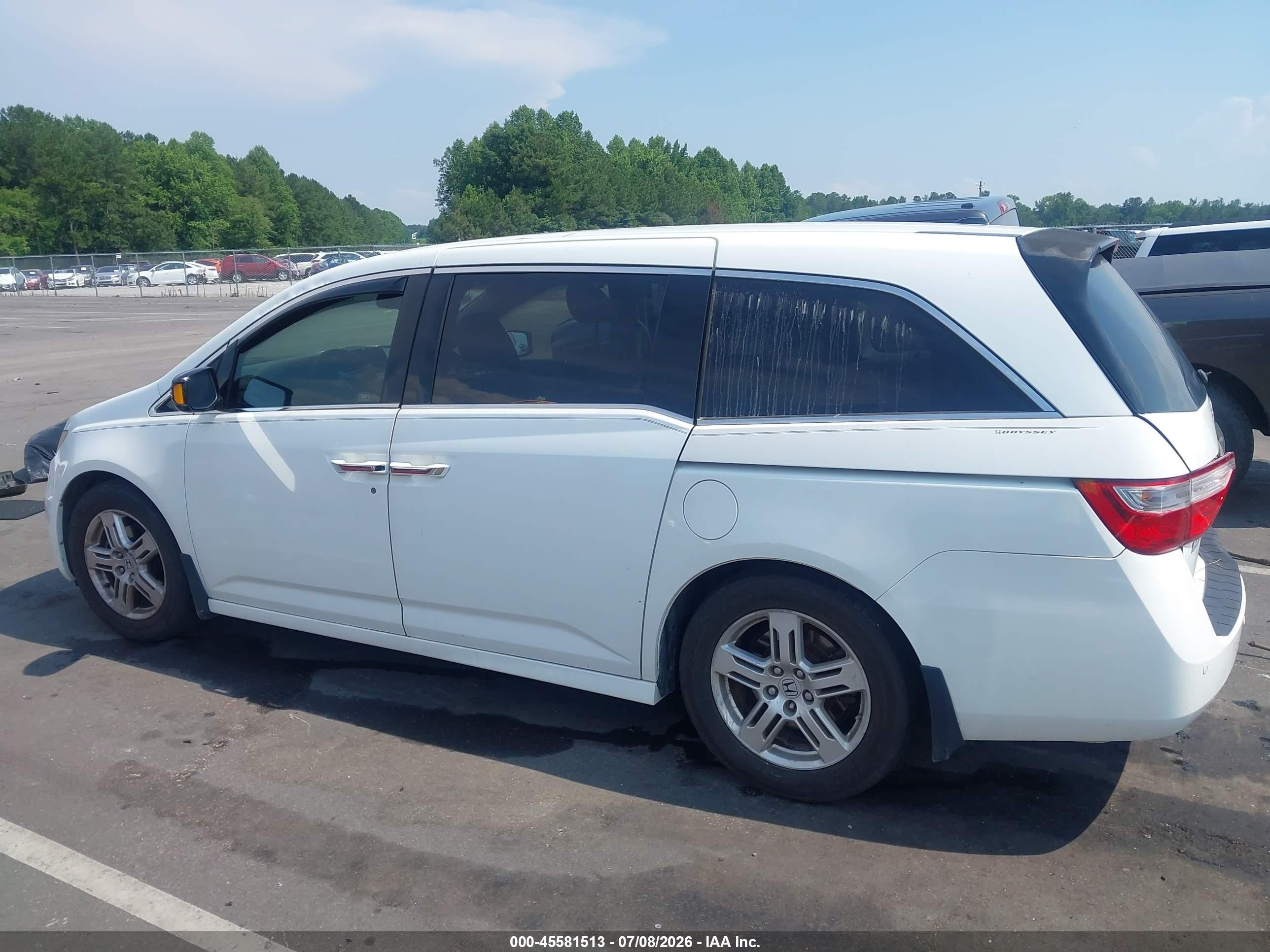 2011 Honda Odyssey Touring/touring Elite White vin: 5FNRL5H98BB038272