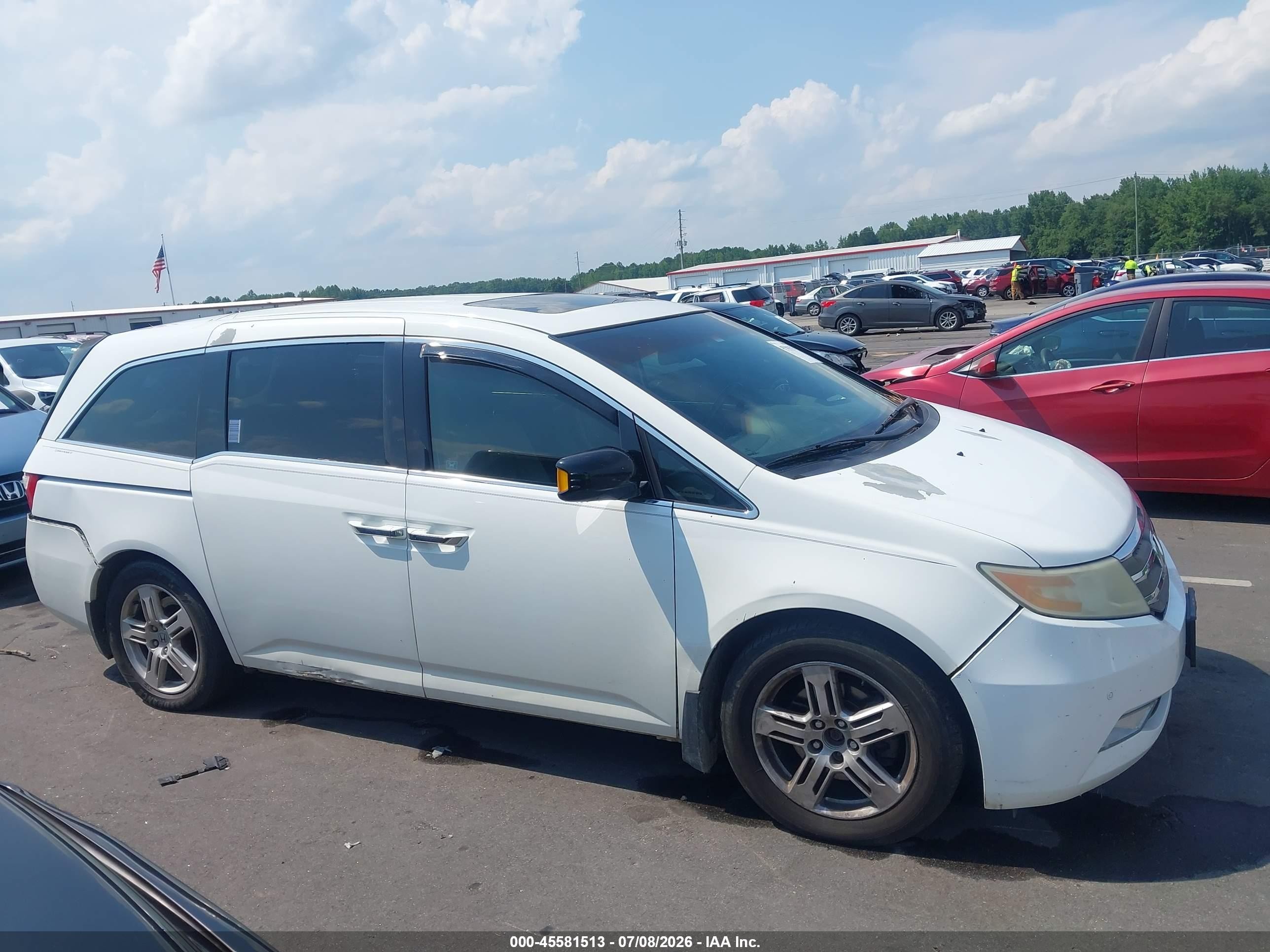 2011 Honda Odyssey Touring/touring Elite White vin: 5FNRL5H98BB038272