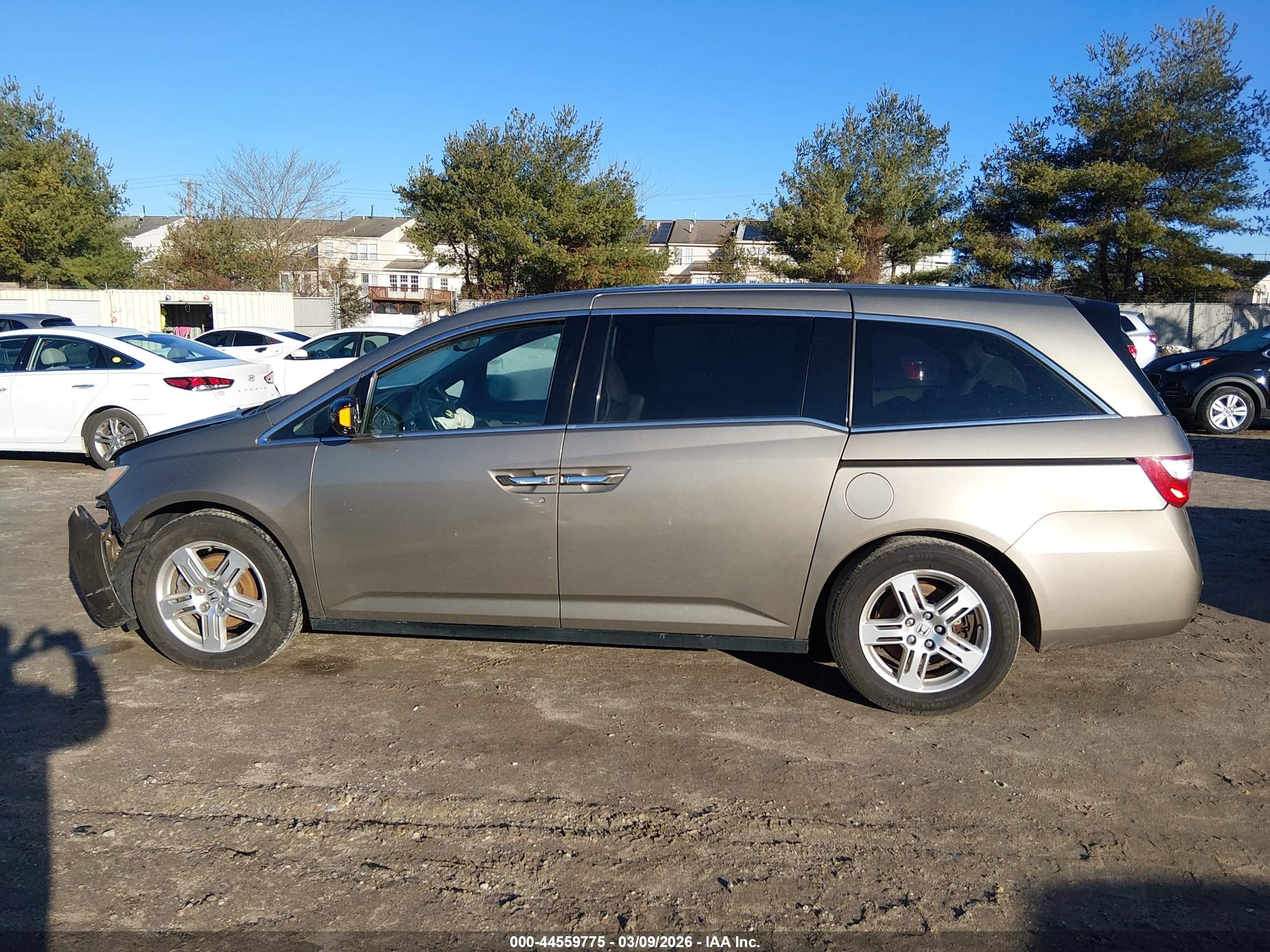 2011 Honda Odyssey Touring/touring Elite Brown vin: 5FNRL5H98BB038305