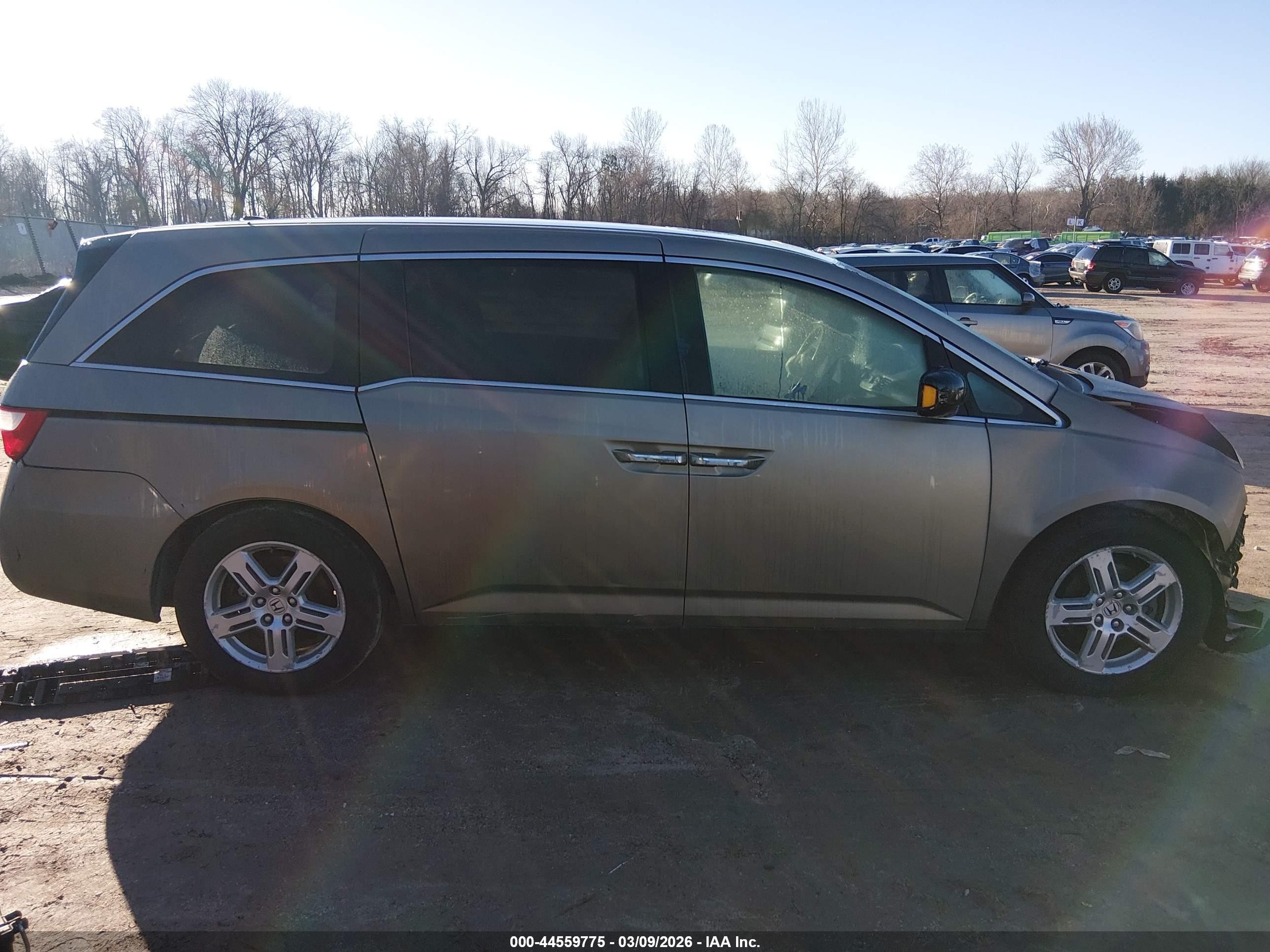 2011 Honda Odyssey Touring/touring Elite Brown vin: 5FNRL5H98BB038305