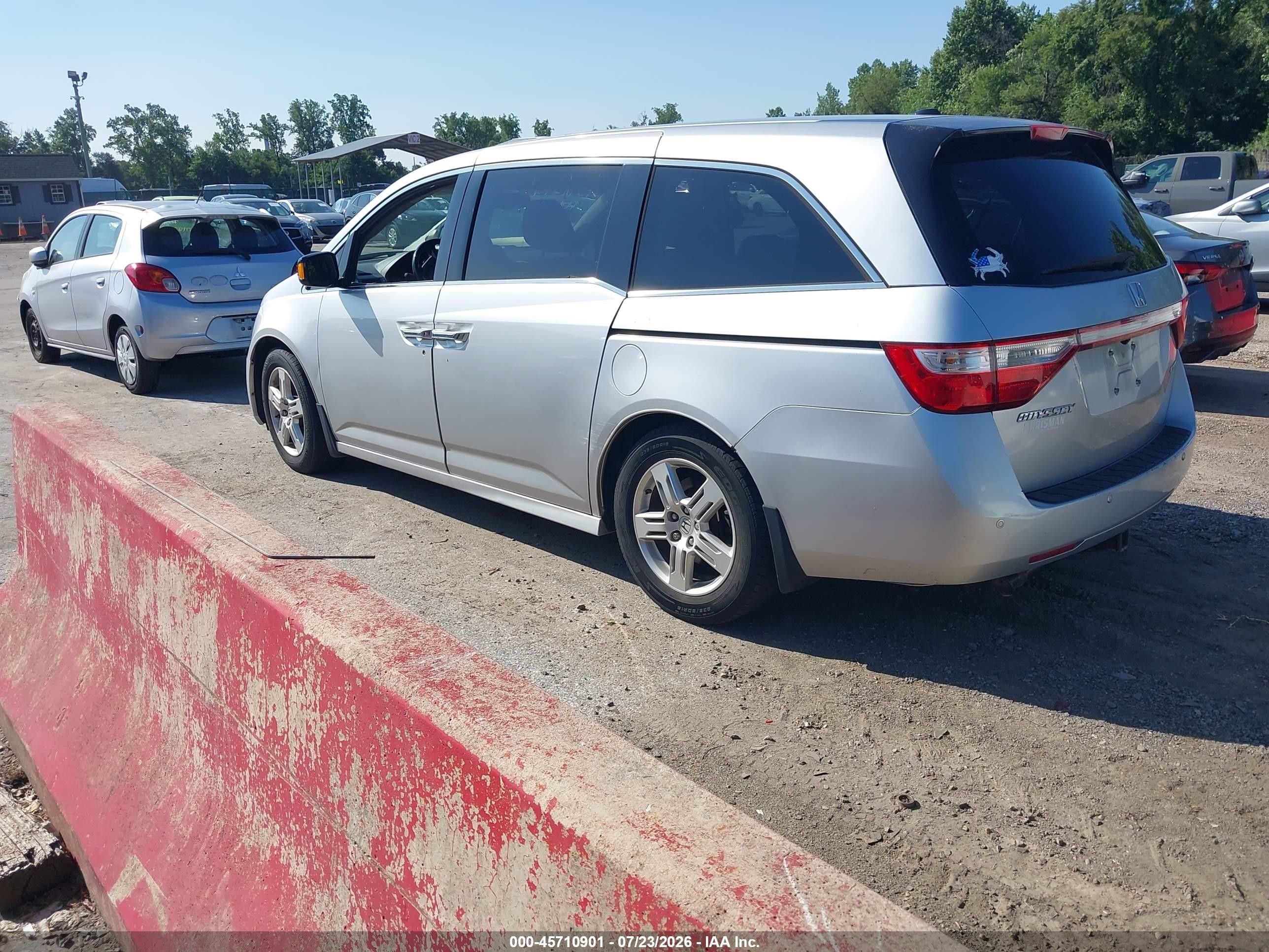 2011 Honda Odyssey Touring/touring Elite Silver vin: 5FNRL5H98BB089836