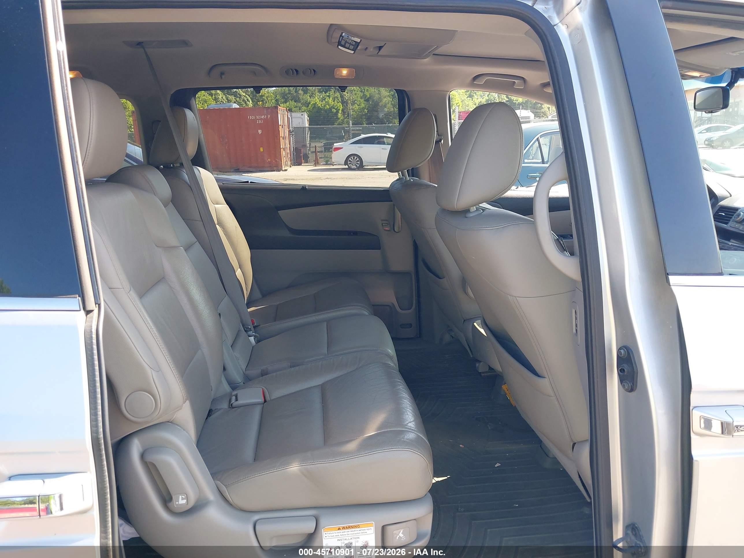 2011 Honda Odyssey Touring/touring Elite Silver vin: 5FNRL5H98BB089836