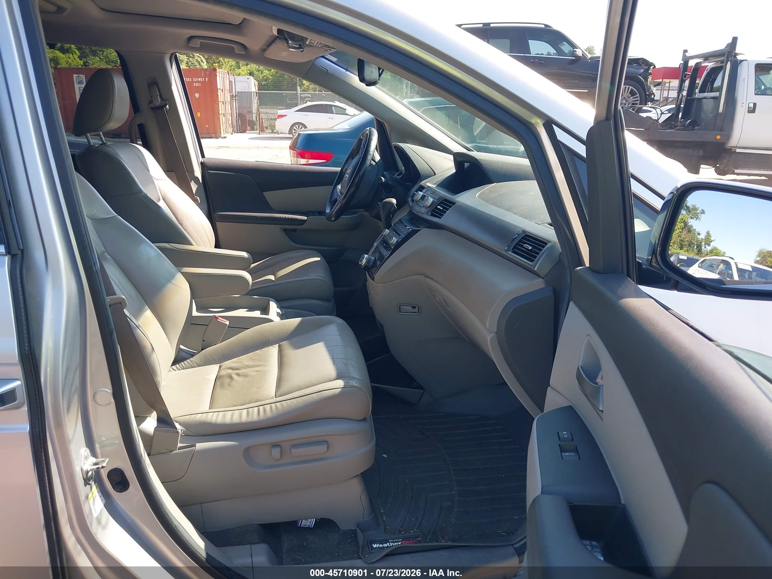 2011 Honda Odyssey Touring/touring Elite Silver vin: 5FNRL5H98BB089836