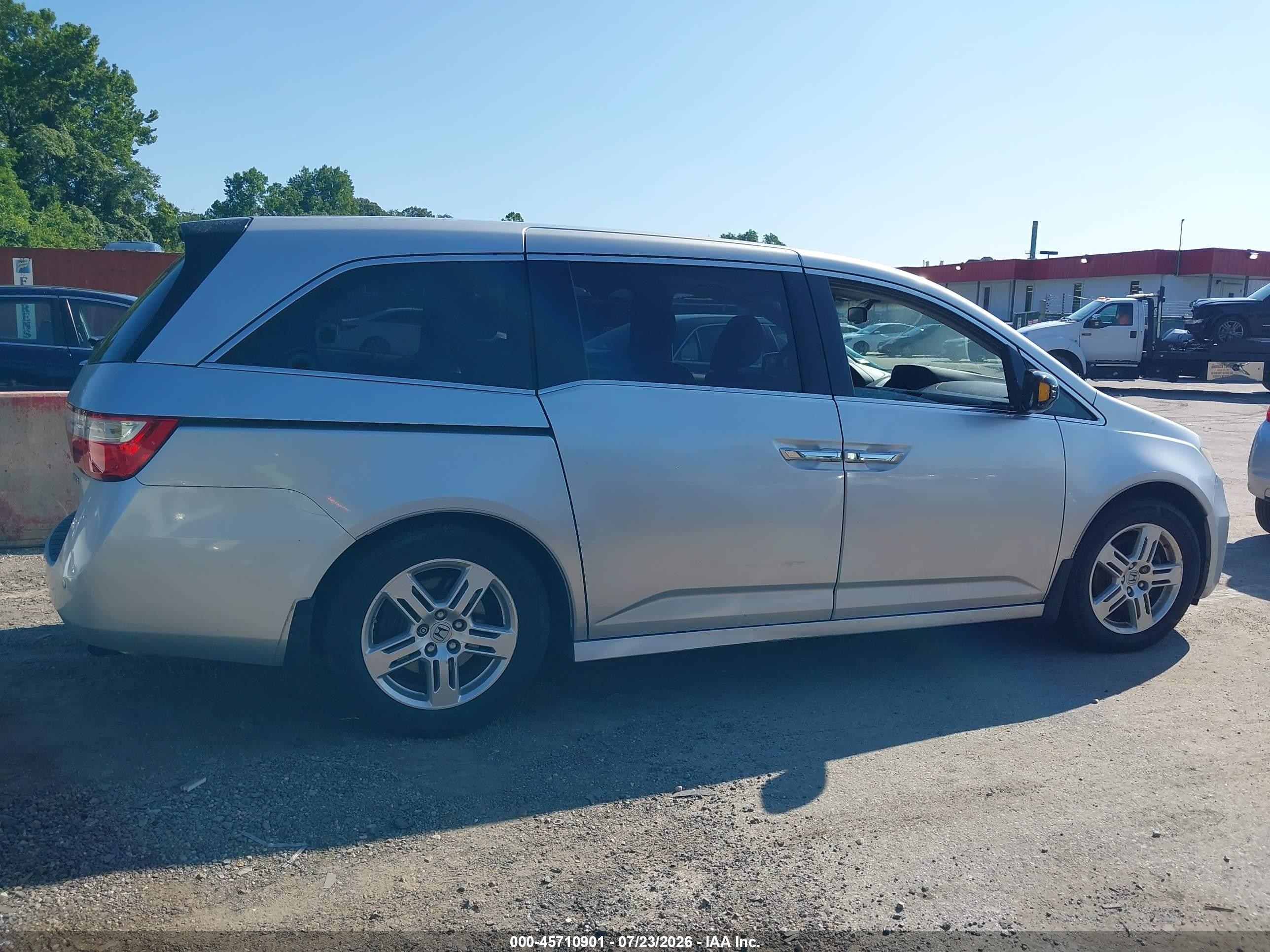 2011 Honda Odyssey Touring/touring Elite Silver vin: 5FNRL5H98BB089836