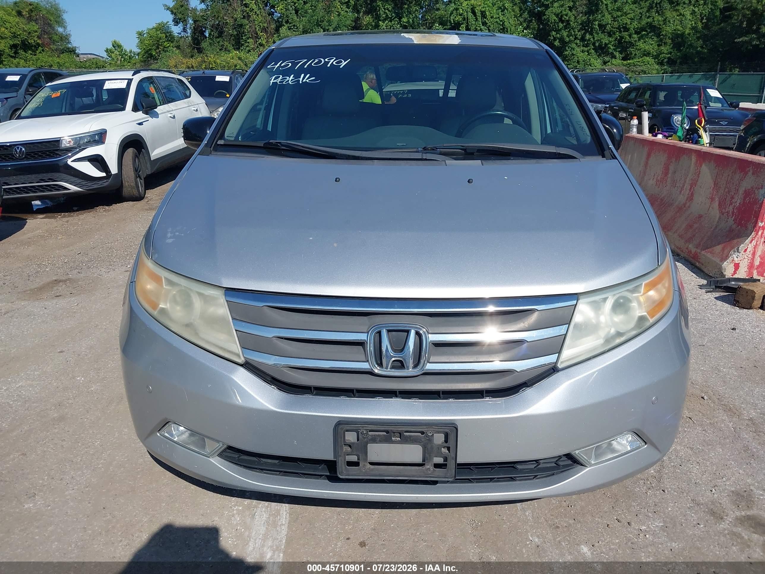 2011 Honda Odyssey Touring/touring Elite Silver vin: 5FNRL5H98BB089836
